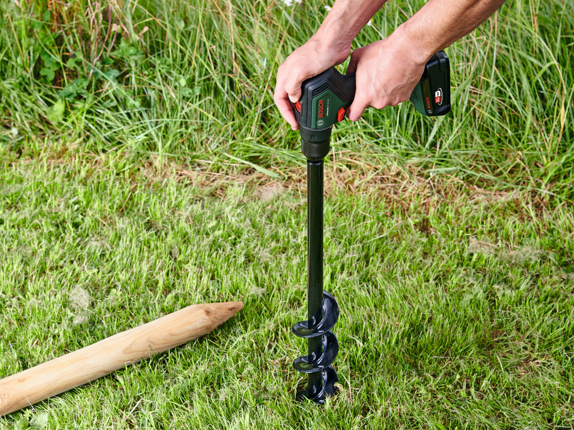 Bosch Home & Garden Akku-Bohrschrauber »UniversalDrill 18V-60«, Inkl. Koffer, mit 2 Akkus 18V/2Ah und Ladegerät