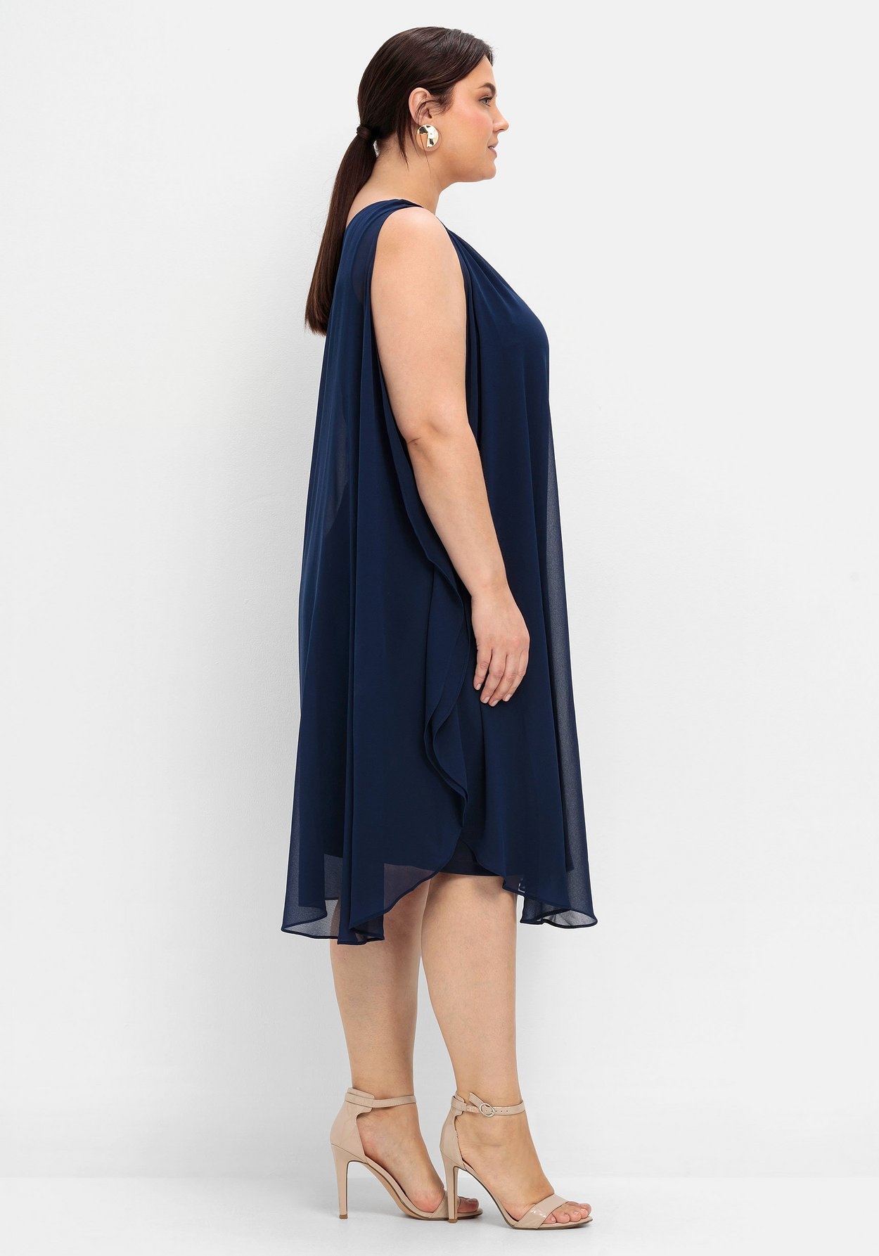 Sheego Partykleid »Kleid in figurumspielender Passform«, in figurumspielender Passform