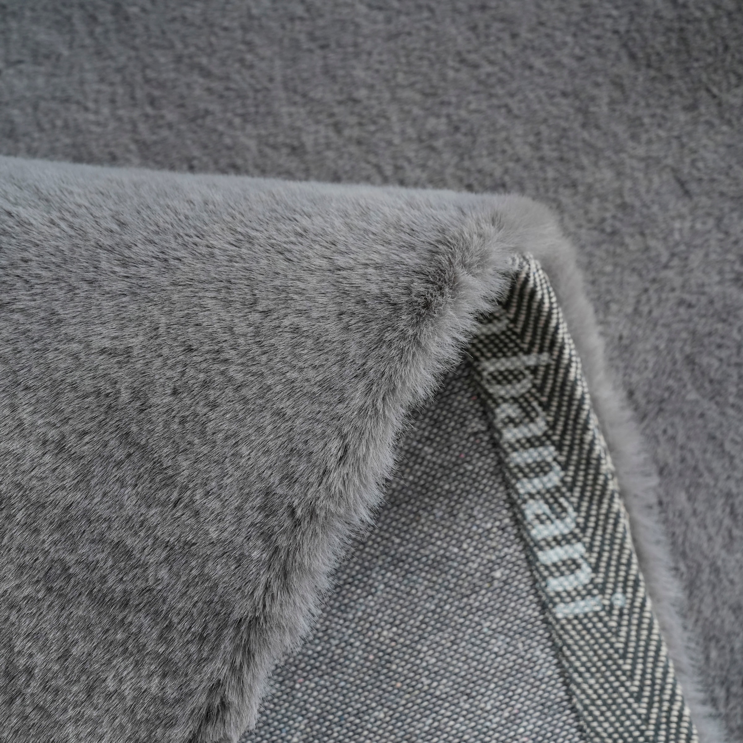 Bruno Banani Fellteppich »Rabbit 2, Kunstfell Teppich, Modern«, rechteckig, 25 mm Höhe, Kaninchenfell-Haptik, sehr weich, Wohnzimmer, Schlafzimmer, Esszimmer