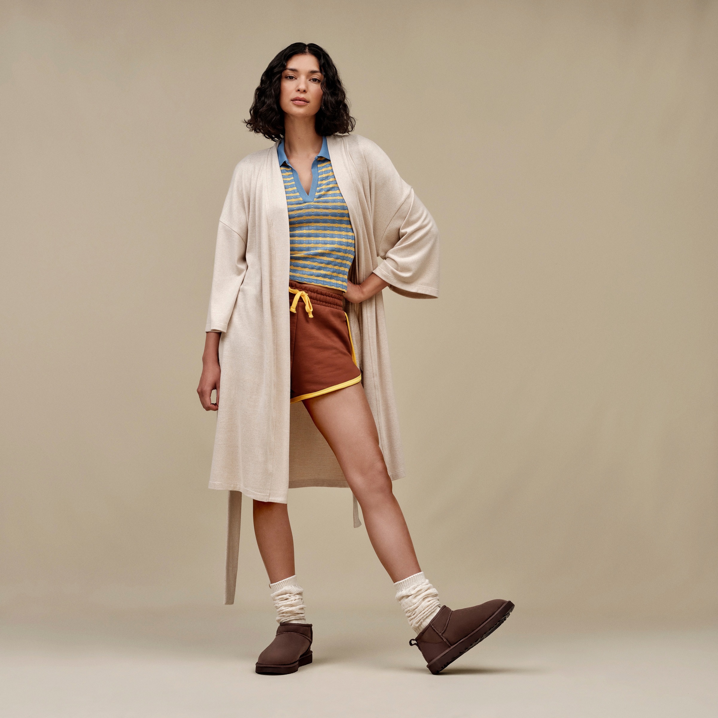 UGG Schlupfboots »Classic Ultra Mini«, Bequemschuh, Freizeitschuh mit Logopatch