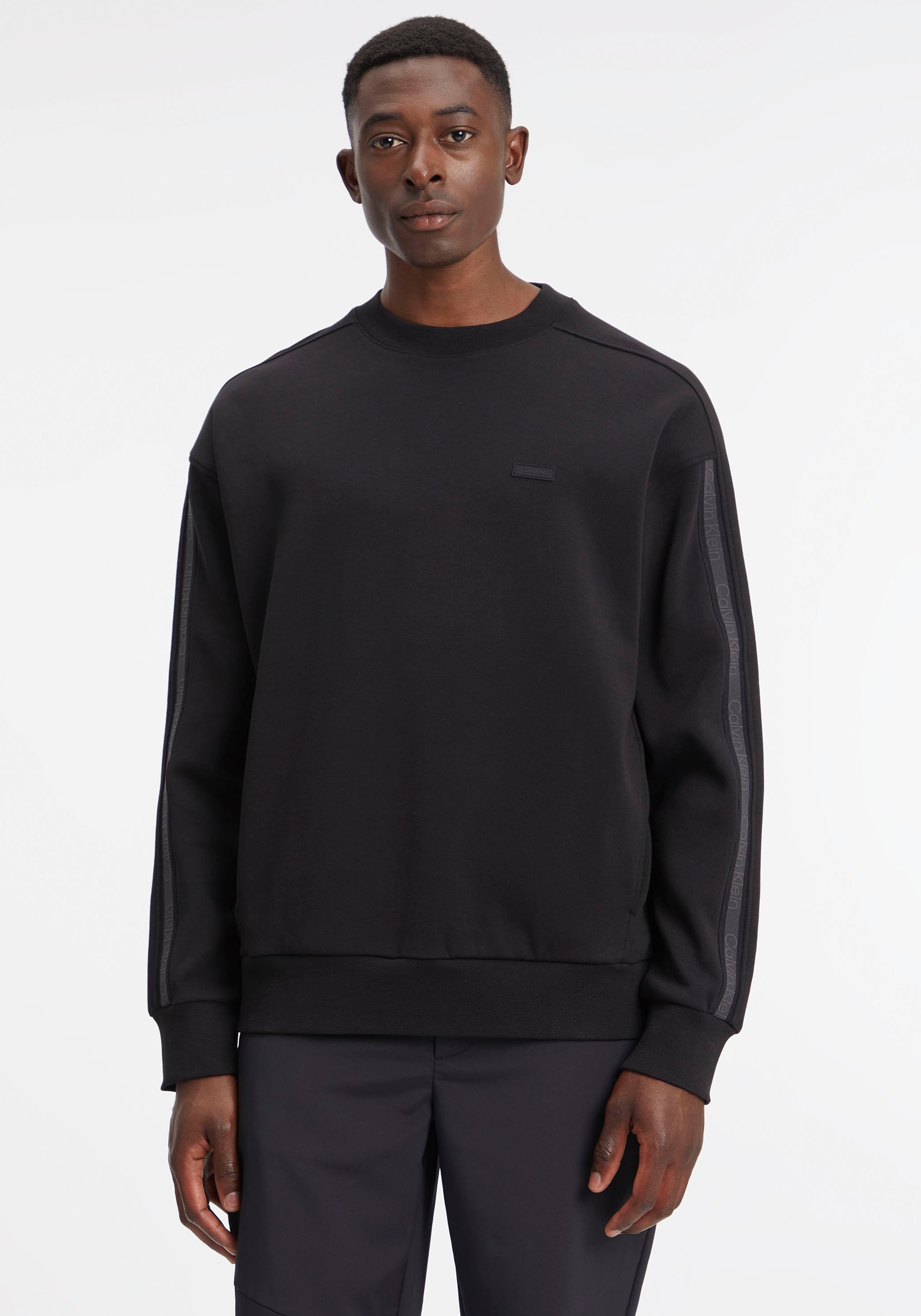 Calvin Klein Sweatshirt »LOGO TAPE COMFORT SWEATSHIRT«, mit Logo-Streifen  am Ärmel bei OTTO