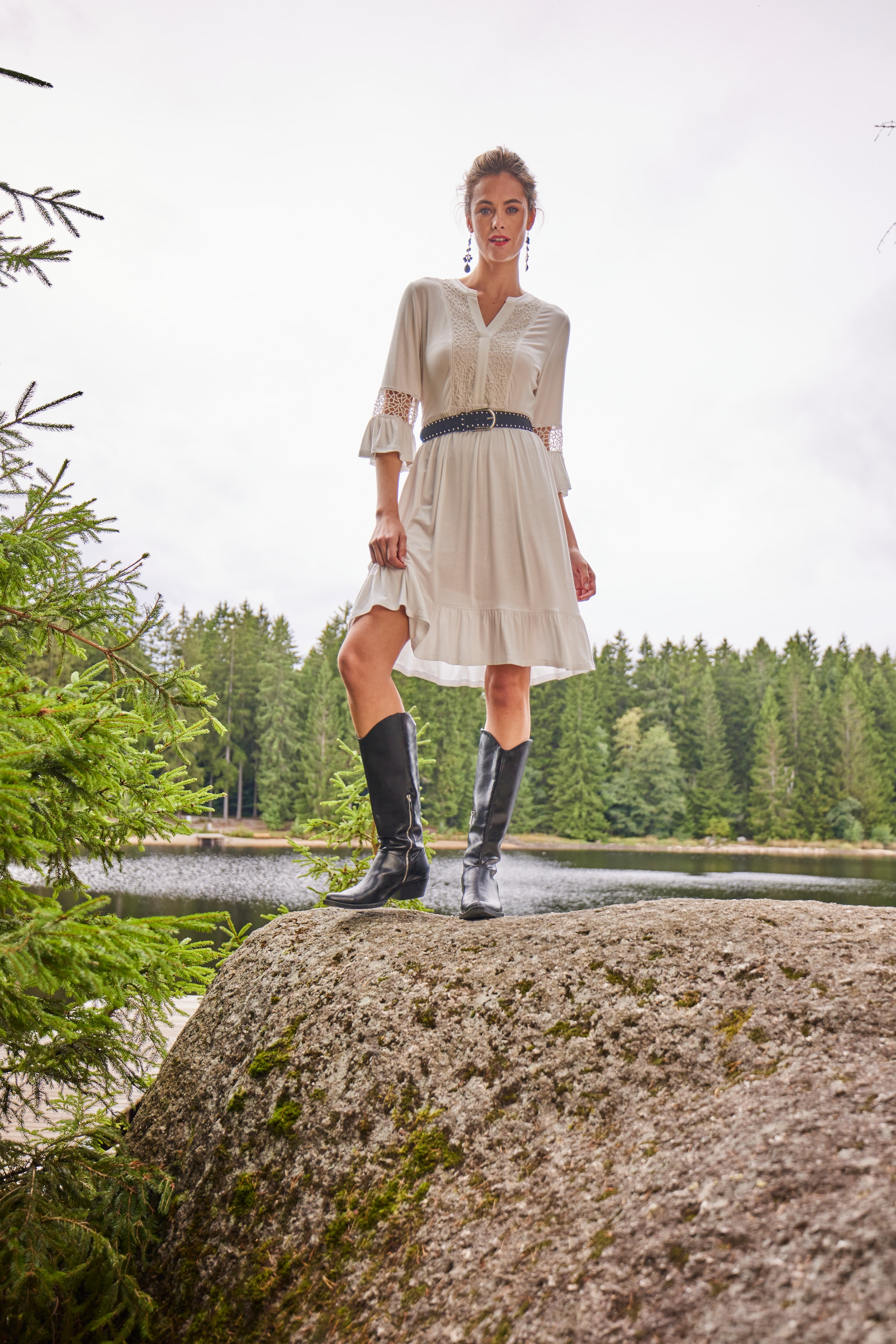 Aniston CASUAL Tunikakleid mit Häkelspitze vertiertes Vorderteil und Ärmel - NEUE KOLLEKTION