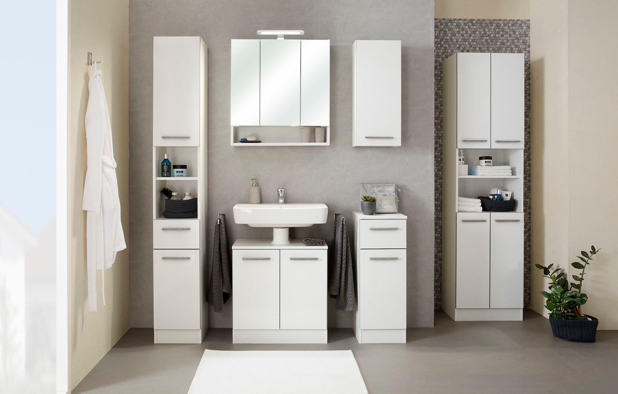 Saphir Hochschrank »Quickset 953 Badschrank 50 cm breit, 4 Türen, Nische, 3 Einlegeböden«, Badezimmer-Hochschrank, Weiß Glanz, Griffe in Betonoptik