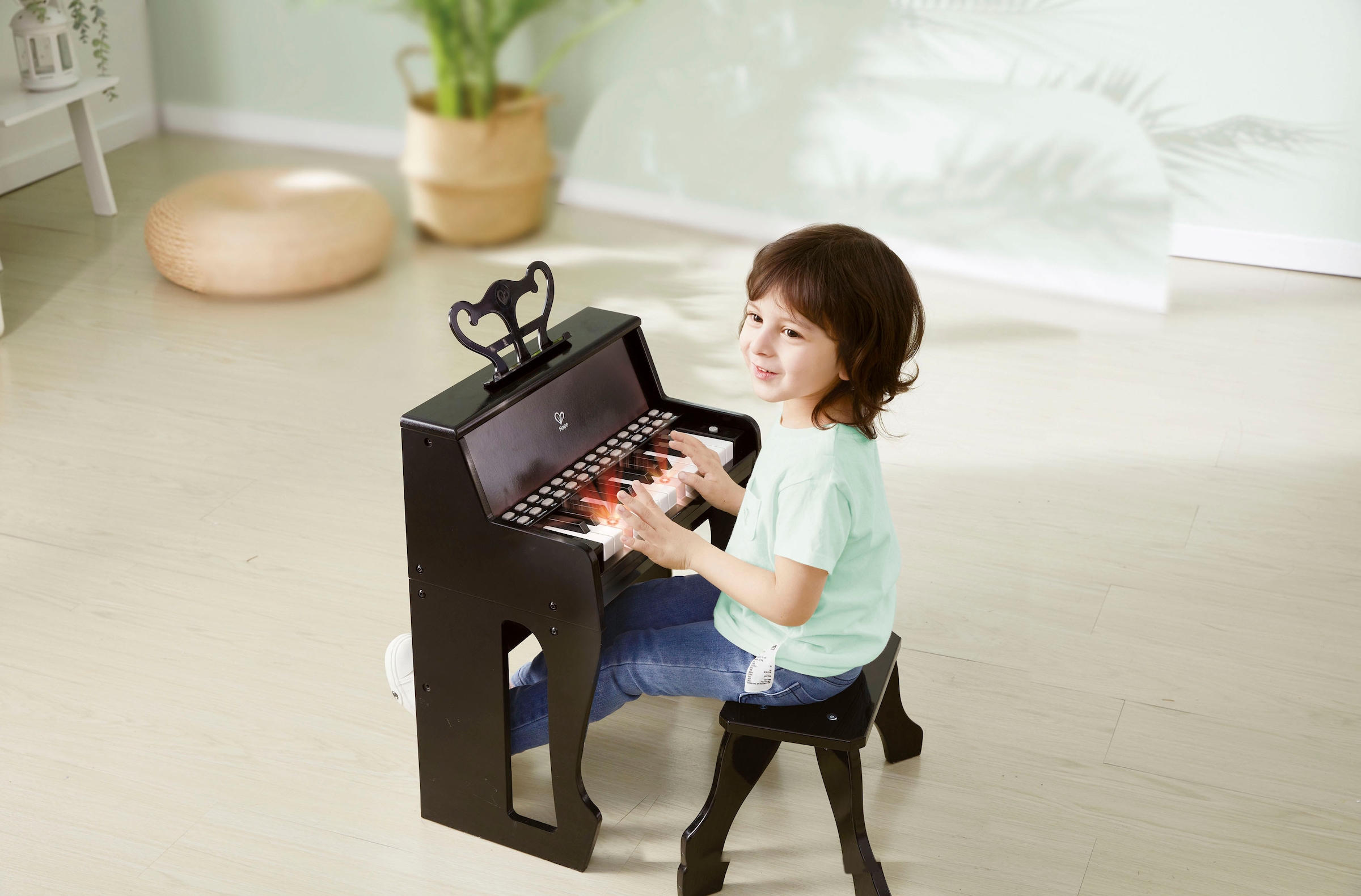 Hape Spielzeug-Musikinstrument »Leuchttasten-Piano mit Hocker«