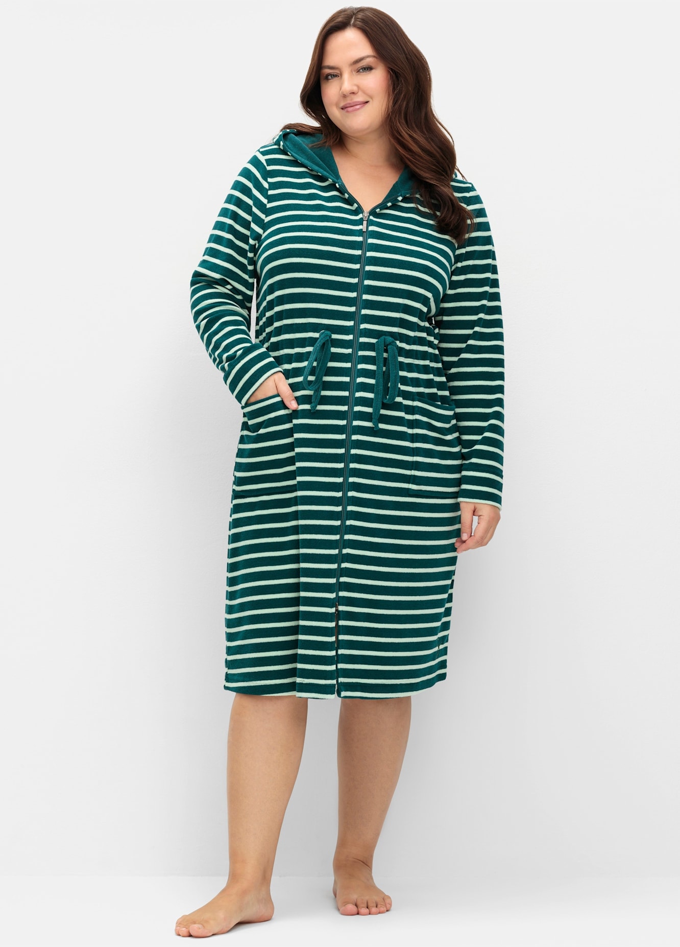 Sheego Damen Bademantel in grün, Größe 52/54