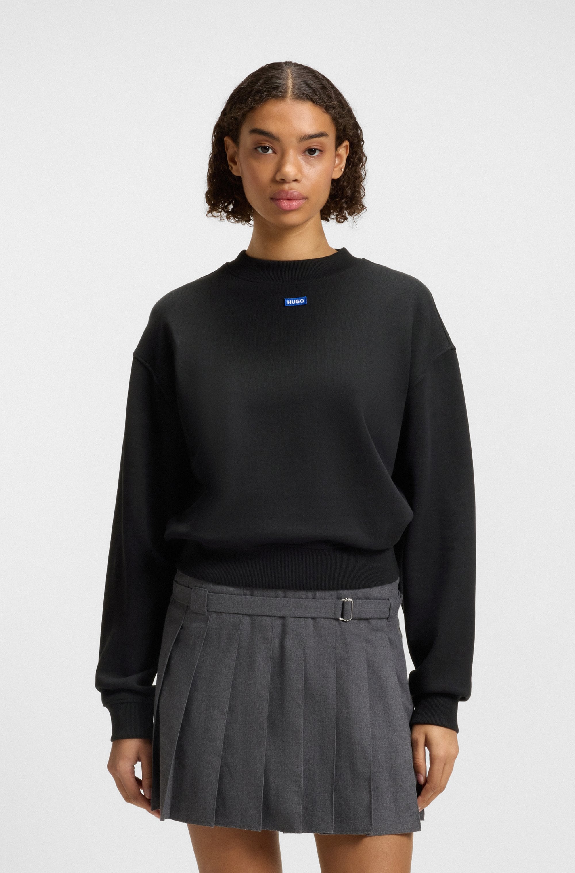 HUGO Blue Sweatshirt »Delessa«, mit Logoaufnäher