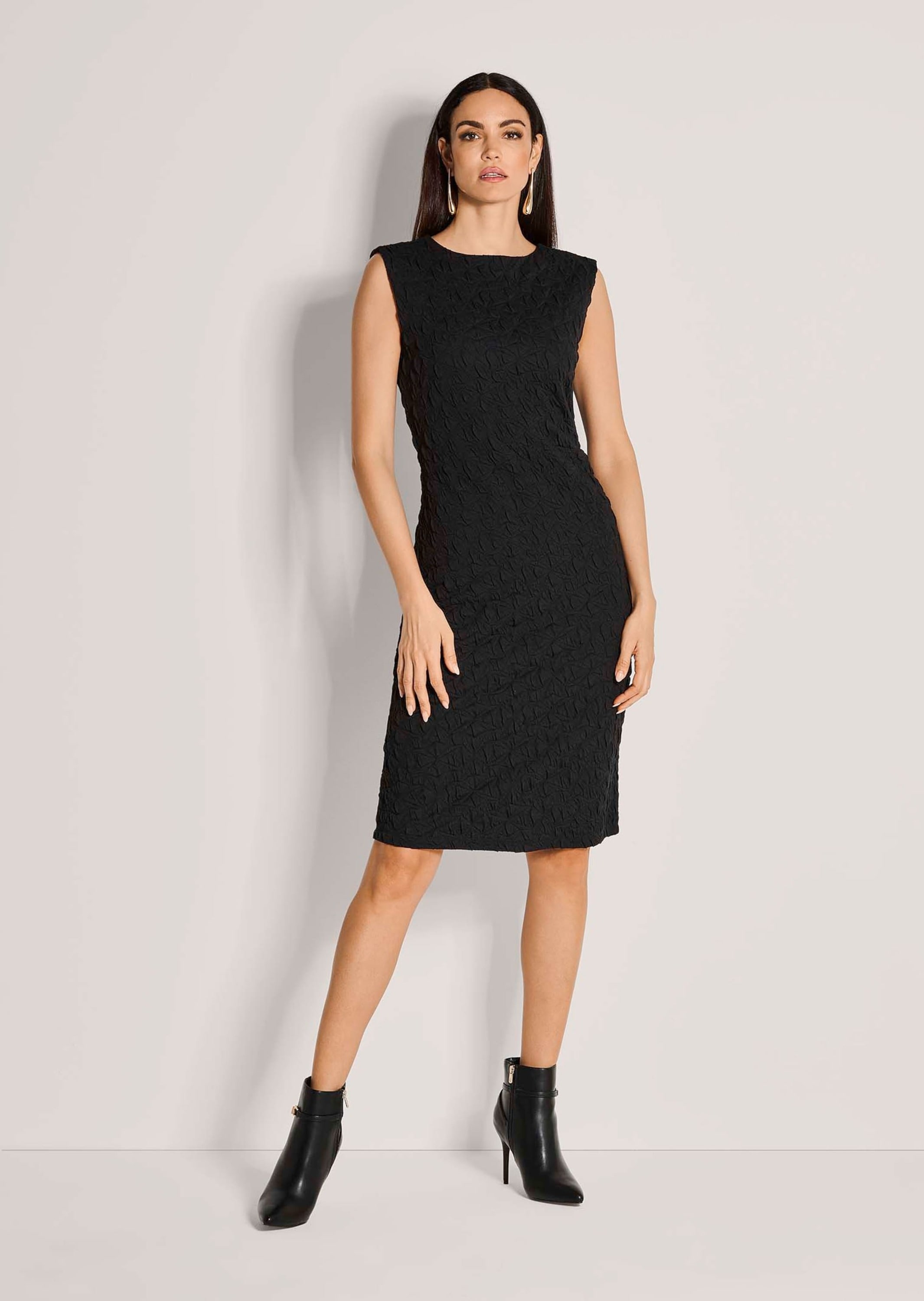 MADELEINE Sommerkleid »Etuikleid Elegantes ärmelloses Kleid mit Struktur« Struktur-Qualität