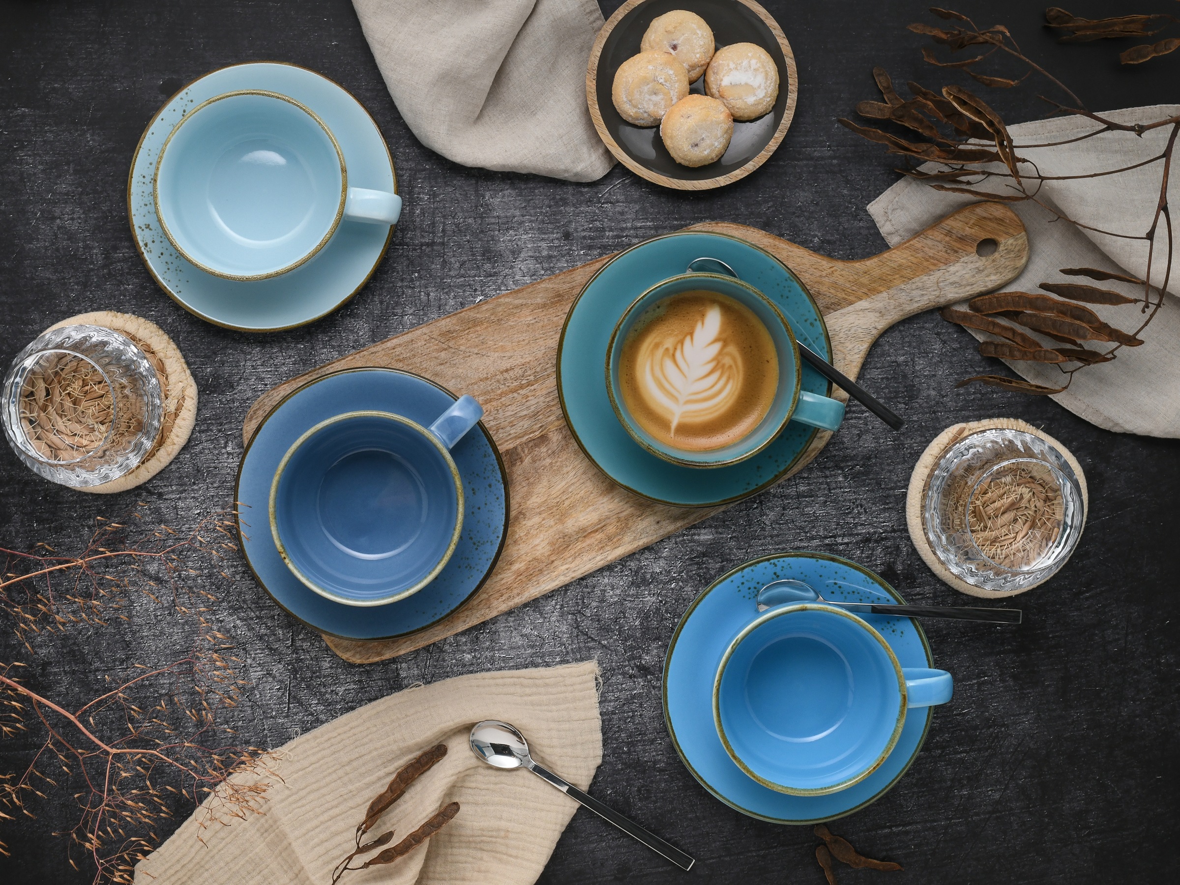 CreaTable Cappuccinotasse »Kaffeetasse NATURE COLLECTION Aqua« Tassen Set, aktuelle Blautöne mit Sprenkel, 4 Tassen, 4 Untertassen