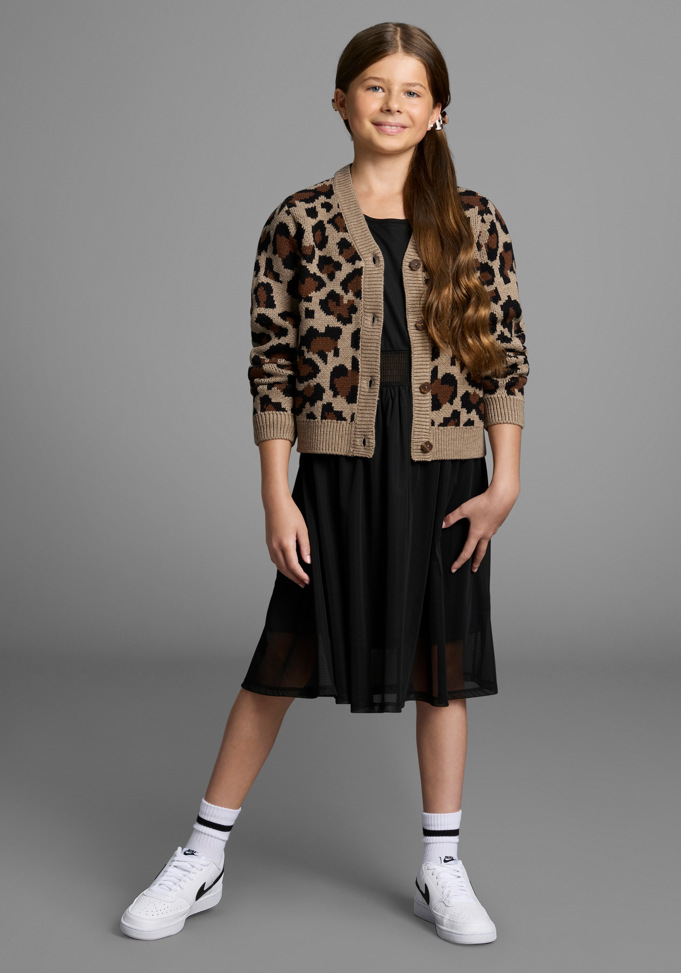 KIDSWORLD Strickjacke »Strickjacke mit Leo-Muster«, Strickjacke in Leo-Optik
