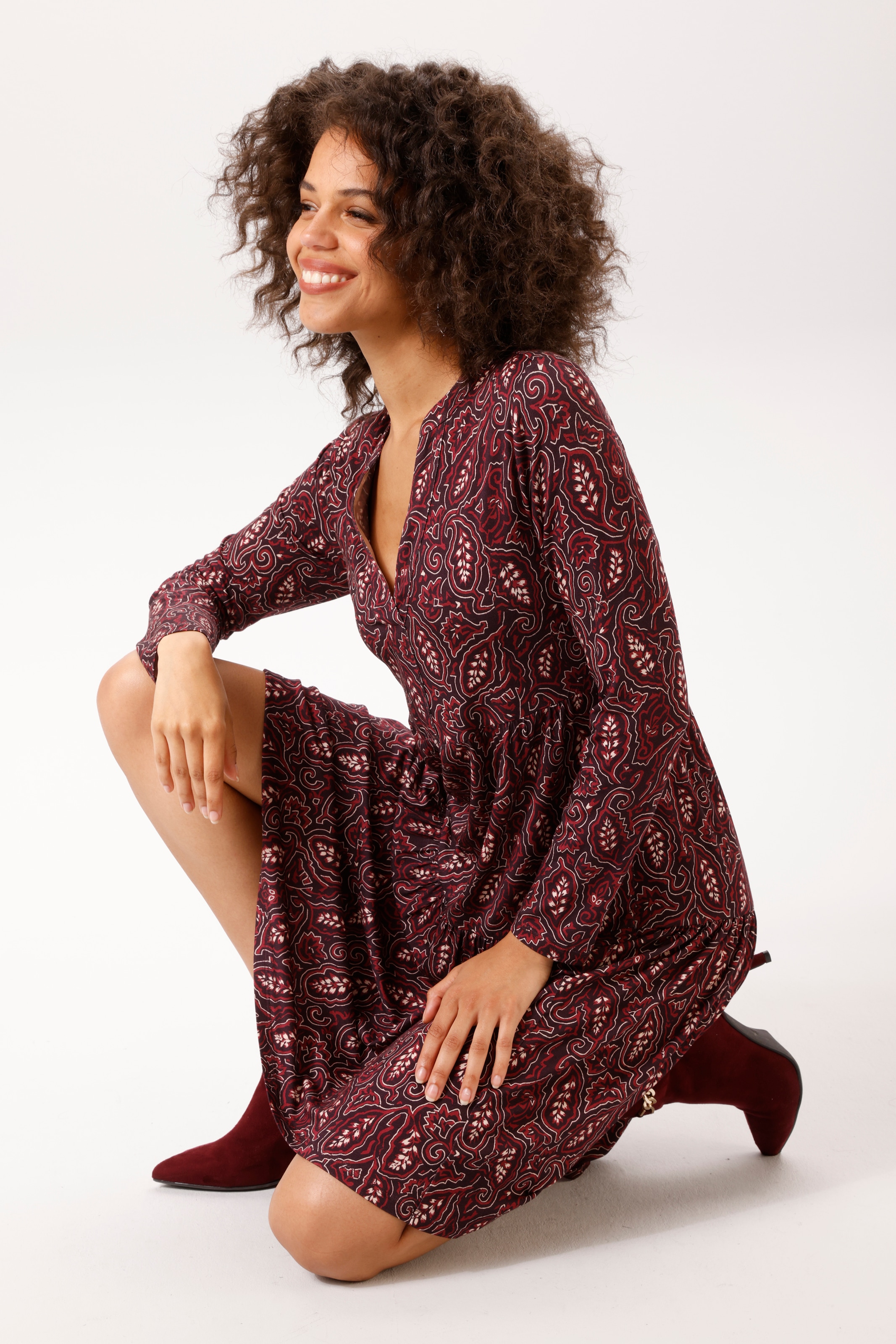 Aniston CASUAL Jerseykleid mit grafischen Blätterdruck - jedes Teil ein Unikat - NEUE KOLLEKTION