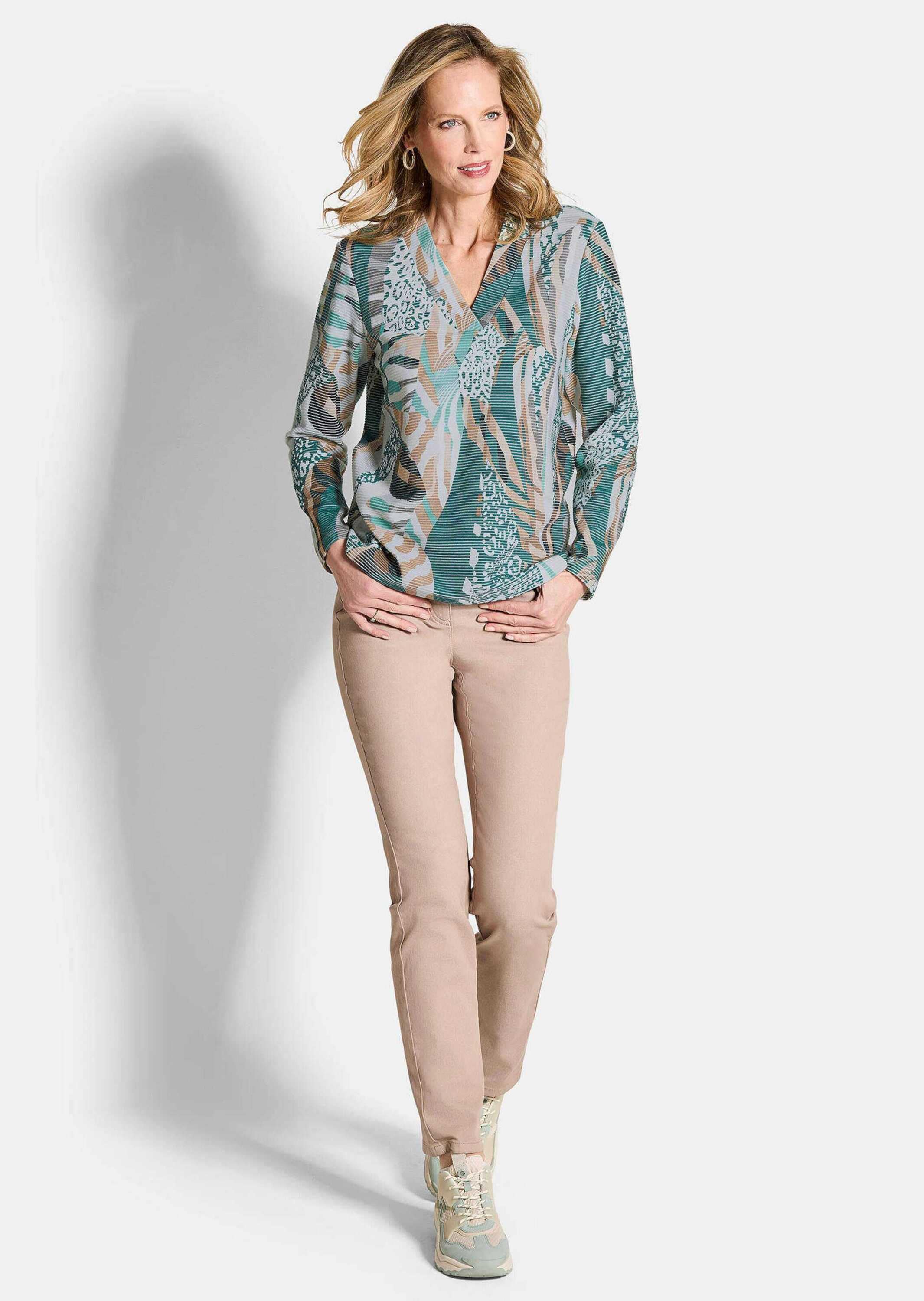 GOLDNER Sweatshirt »Kurzgröße Langarm Printshirt mit V-Ausschnitt«, Ottoman-Optik
