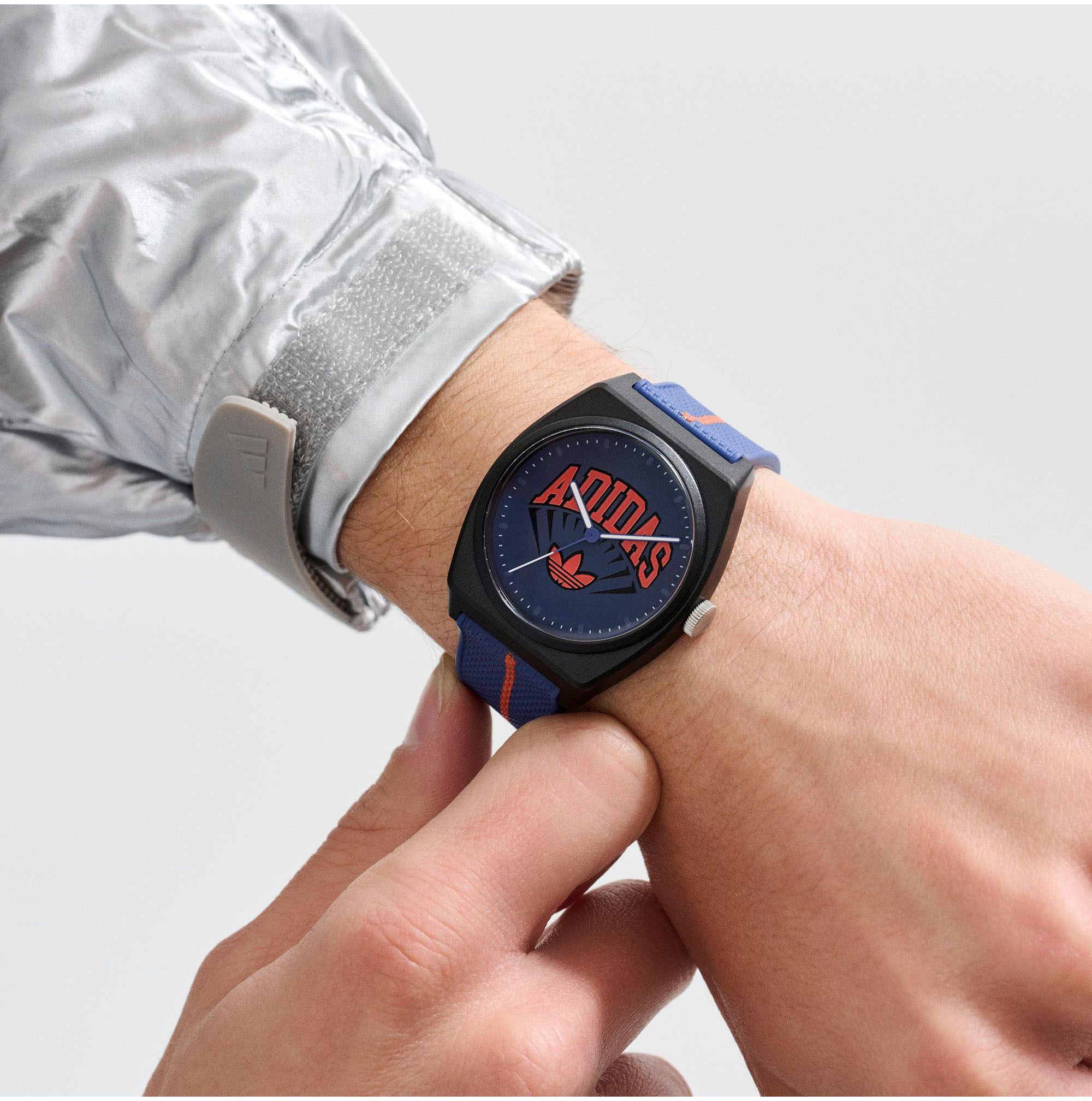 adidas Originals Quarzuhr »PROJECT TWO« Armbanduhr, Herrenuhr, Damenuhr,Resinarmband,wasserabweisend bis 5 bar