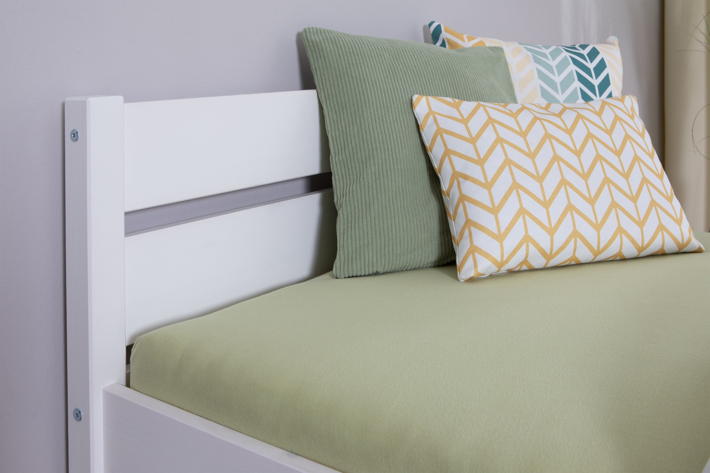 Ticaa Massivholzbett »Bora« ideal fürs Kinder- und Jugendzimmer, inklusive Rollrost