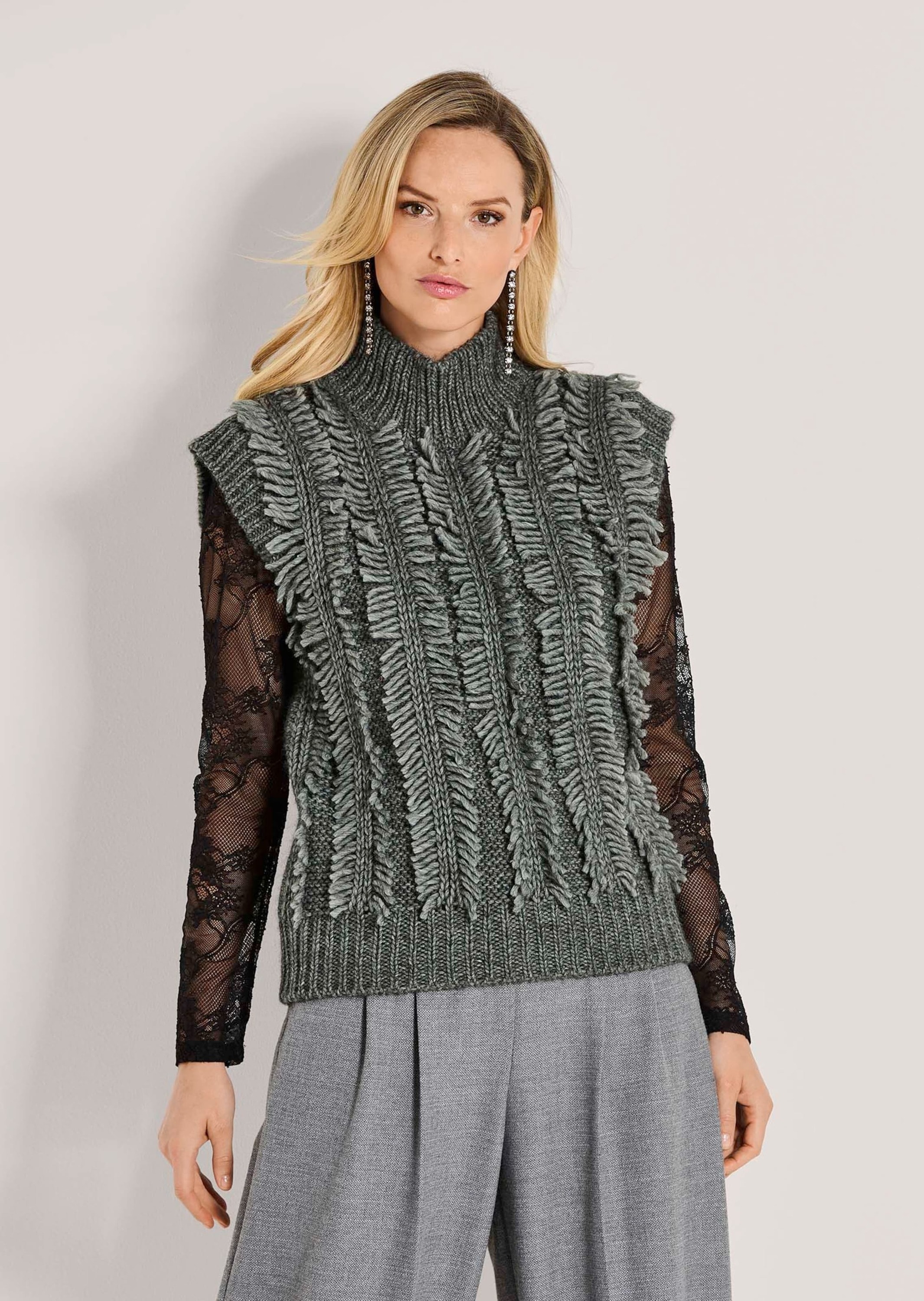 MADELEINE Pullunder »Pullunder Moderner Fransenstrick mit Stehkragen«