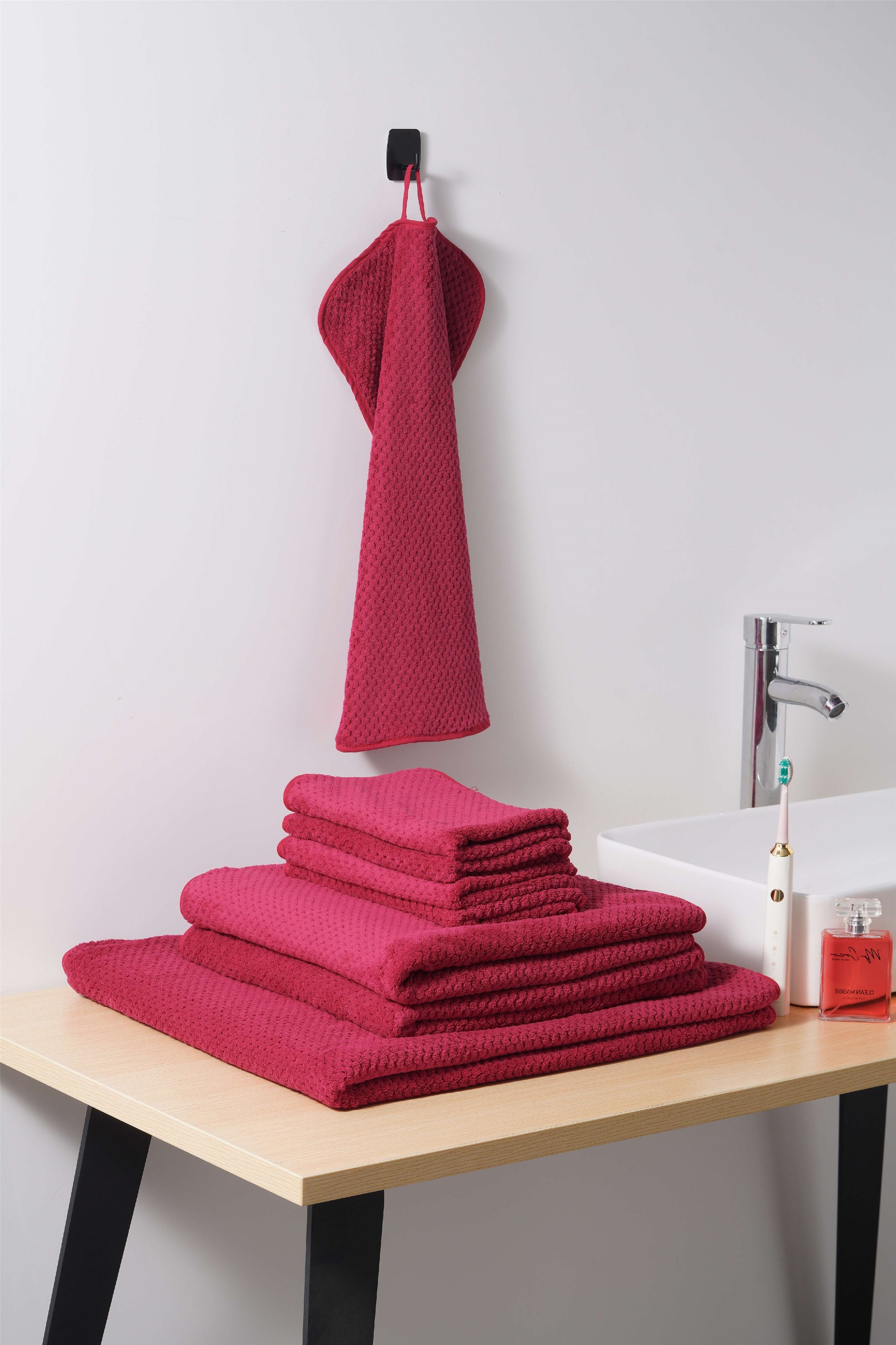 OTTO home Handtücher »Parris, diverse Größen, ideal als Sporthandtuch, Reisehandtuch« sehr leicht, kompakt, schnelltrocknend, Mikrofaser, mit Waffelmuster