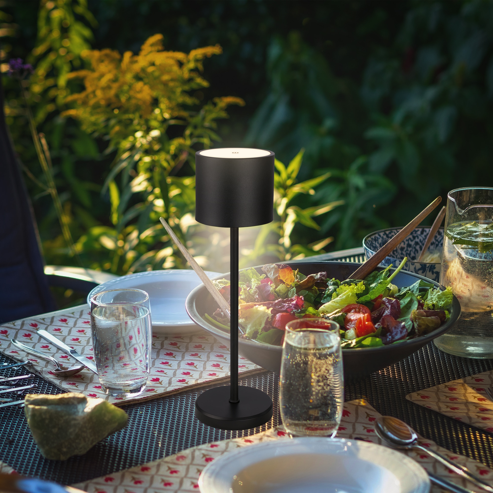 B.K.Licht Außen-Tischleuchte »BK_TL1608 Akku Tischlampe mit Ladestation, 3-Stufen Touchdimmer, IP44« LED-Modul 1 Stk. Extra-Warmweiß 3.000 K, 230 Lm, 2,5W, Akku wechselbar, max. 12h Leuchtdauer, Weiß