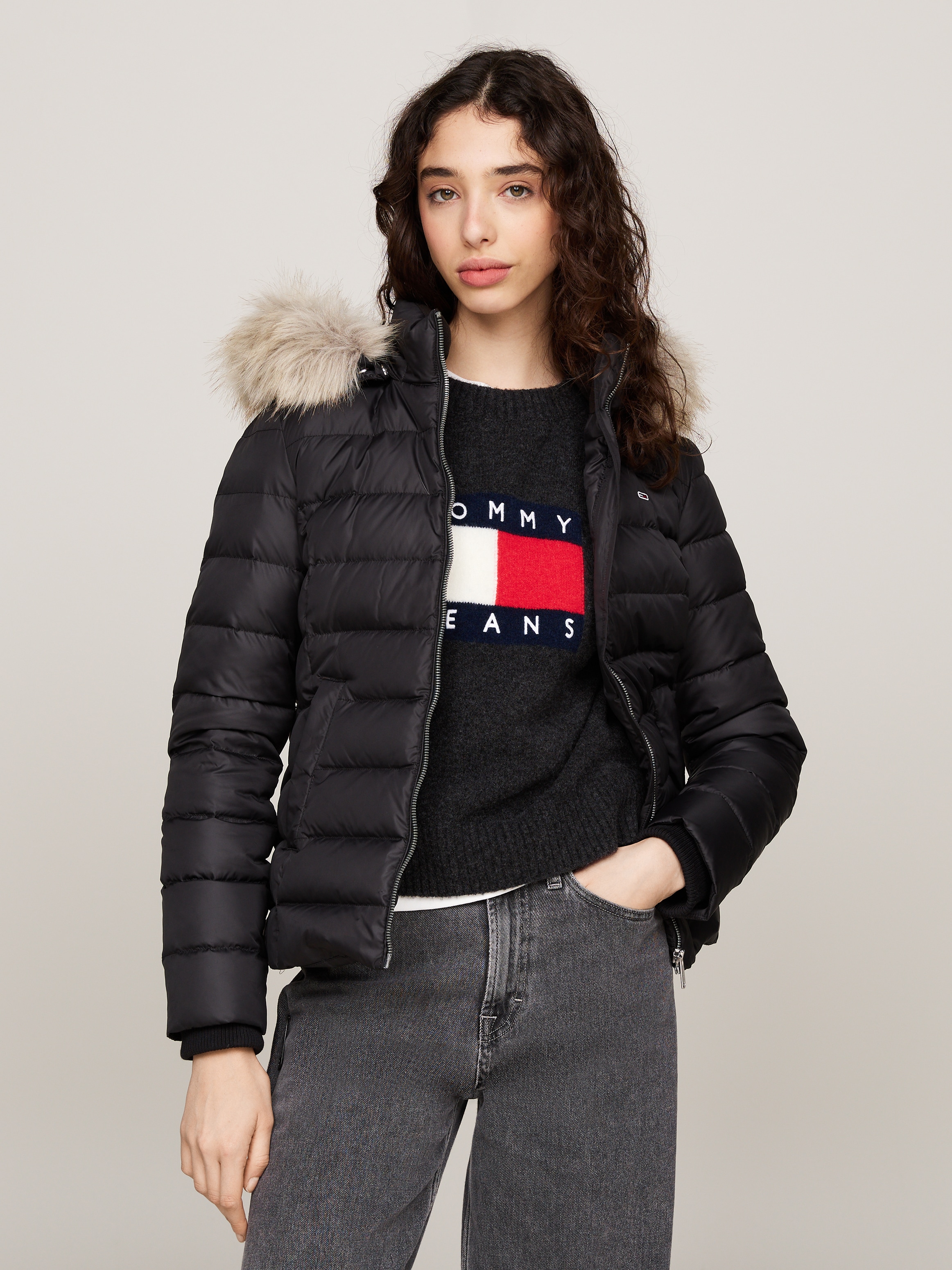 Tommy Jeans Steppjacke »TJW BASIC HOODED DOWN JACKET EXT«, mit Kapuze, mit Logostickerei