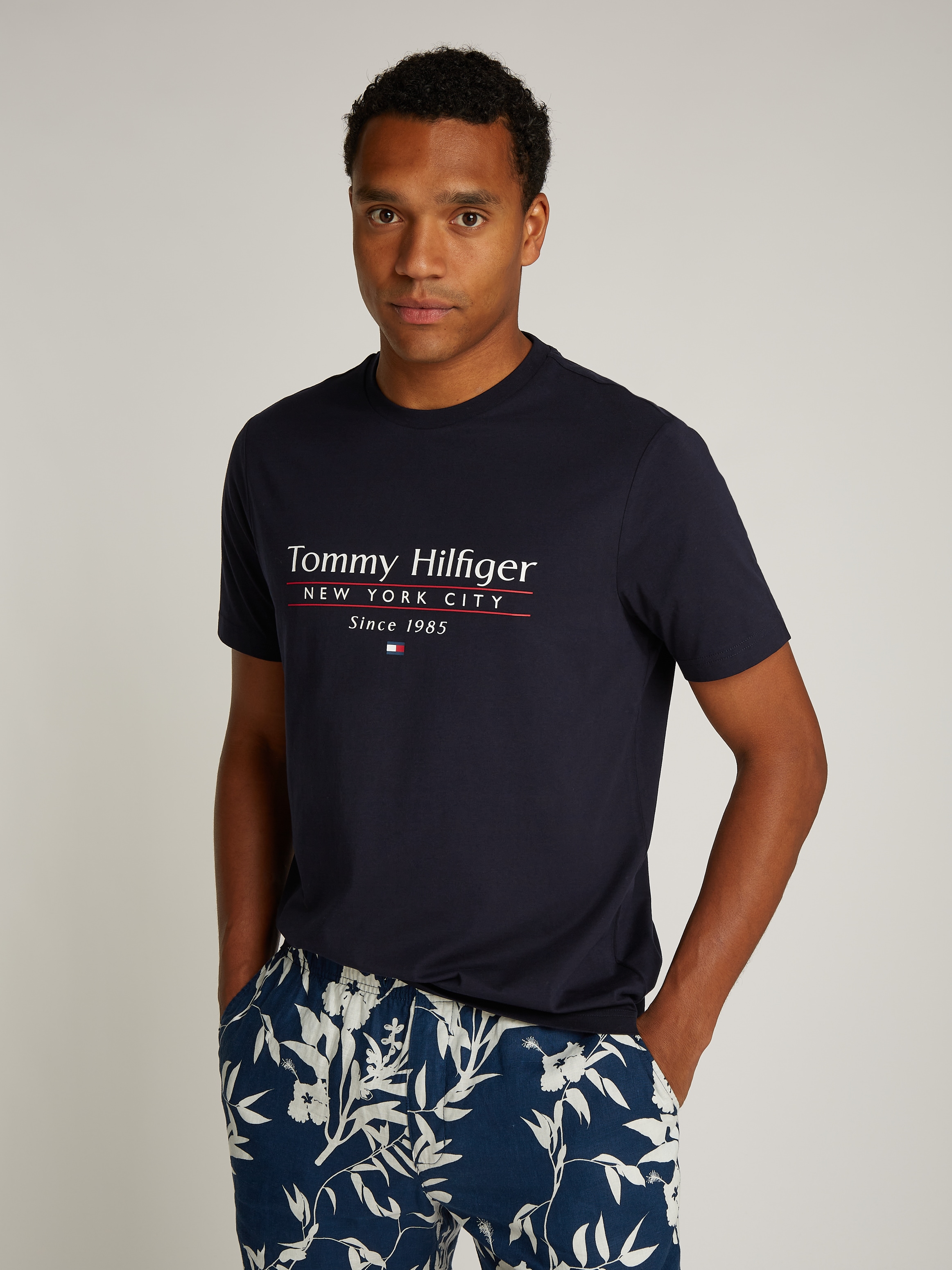 Tommy Hilfiger T-Shirt »HILFIGER CENTER STACK TEE«, mit großem Schriftprint