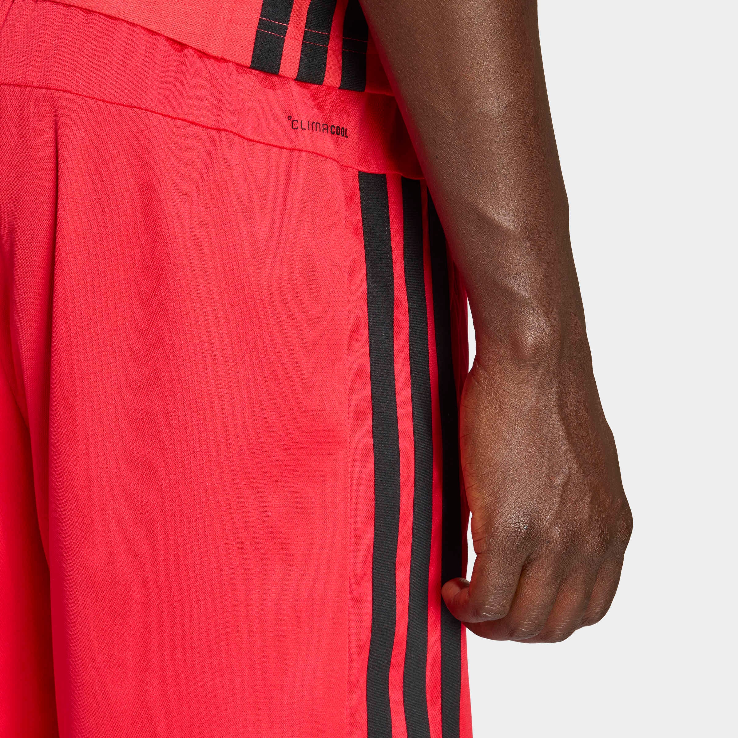 adidas Performance Shorts »WORKOUT ESSENTIALS BASE 3-STREIFEN PIKEE-, 23 CM«  sportlicher Stil, für sportliche Aktivitäten, aus Polyester