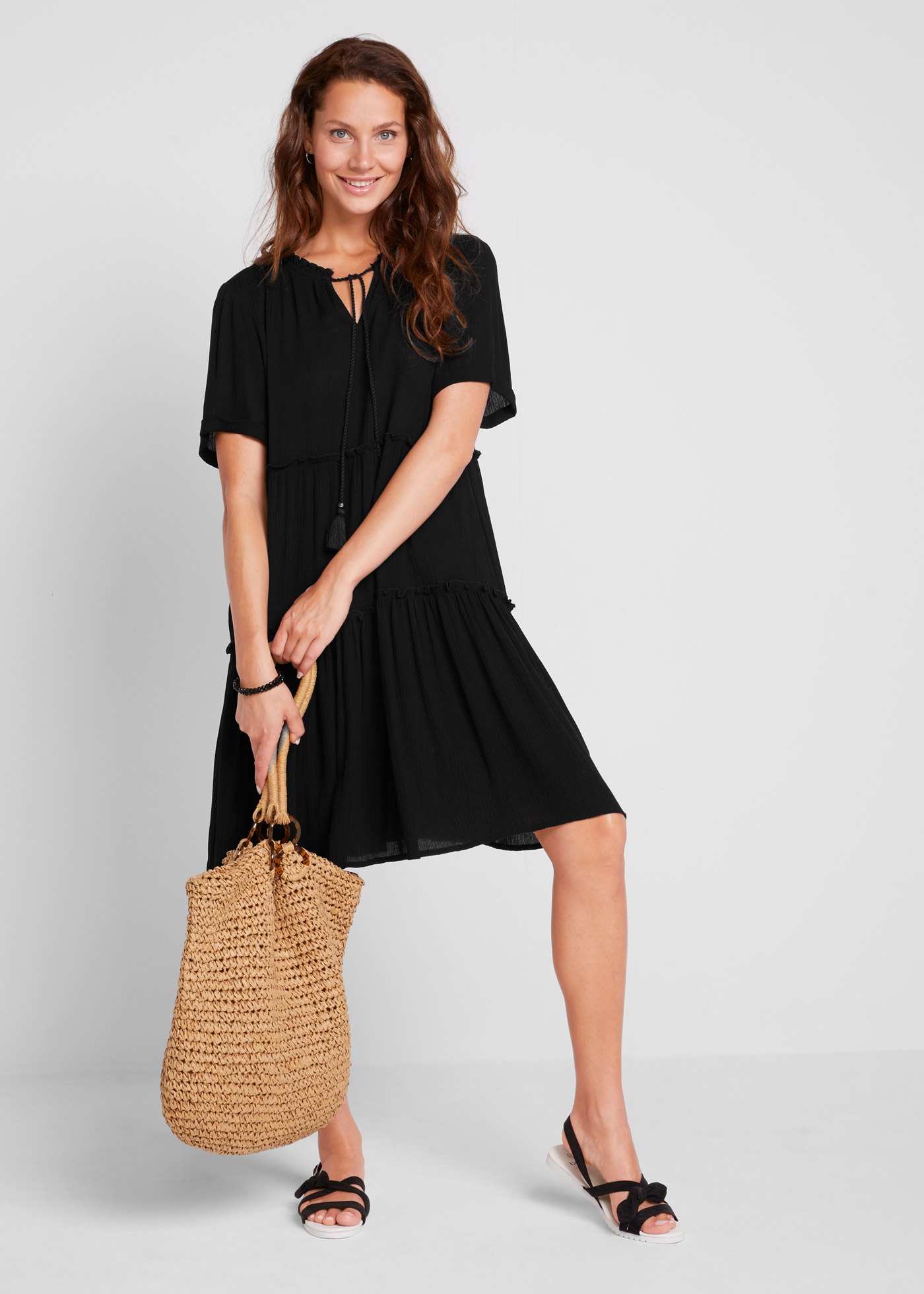 bonprix Tunikakleid Knieumspielendes Viskose-Crinkle-Kleid mit Ausschnittdetail