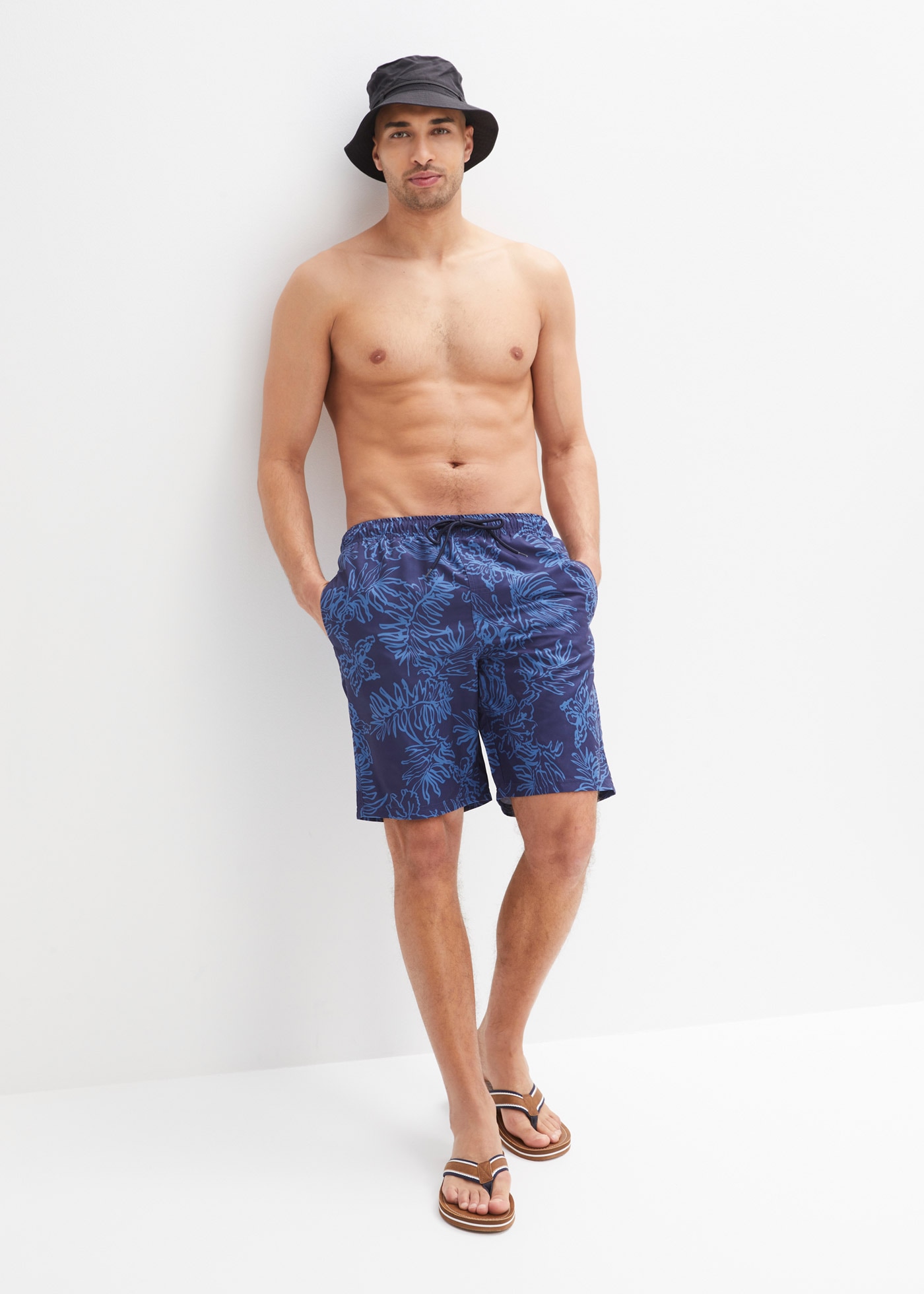 bonprix Badeshorts »Badeshorts Herren« mit Innenslip und Münztasche aus Netzware, bedrucktes Design