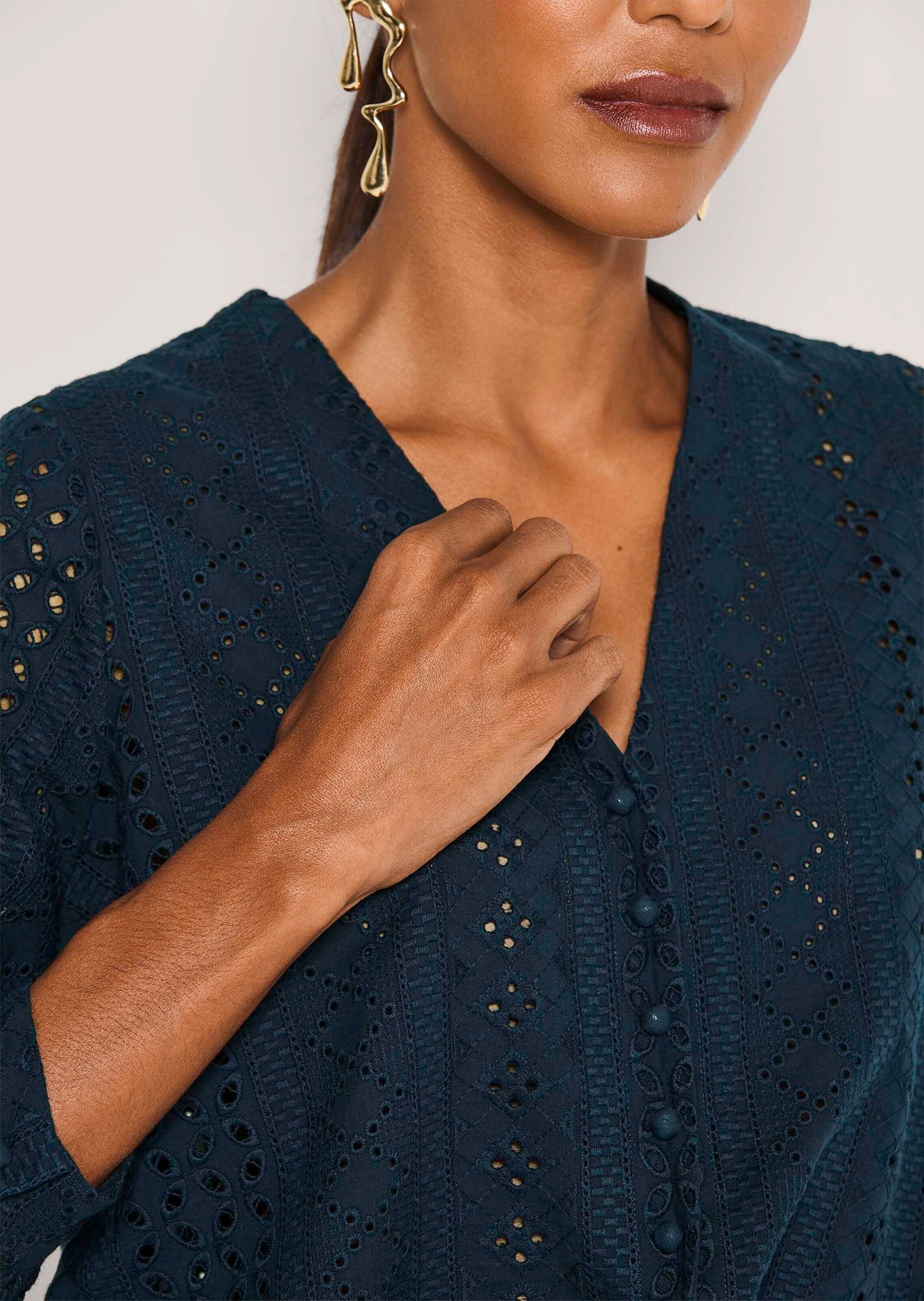 MADELEINE Langarmbluse »Spitzenbluse Baumwollbluse zum Knoten« Spitzenbluse zum Binden mit aufgesetzter Knopfleiste