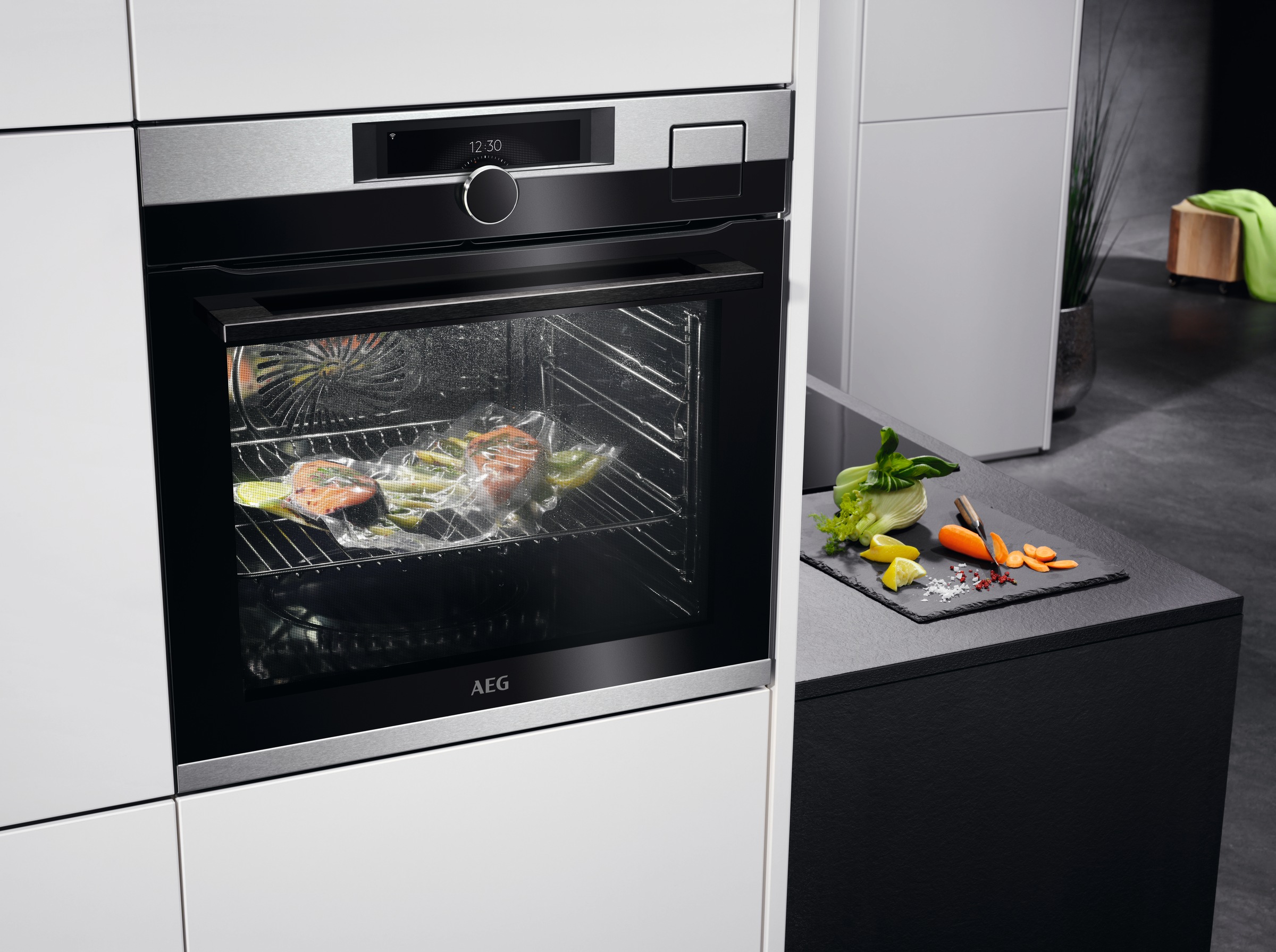 AEG Einbaubackofen  »BSE99823BM«, SteamPro - Dampf- & Sous Vide-Garen, Kerntemperatursensor, WiFi, Grill