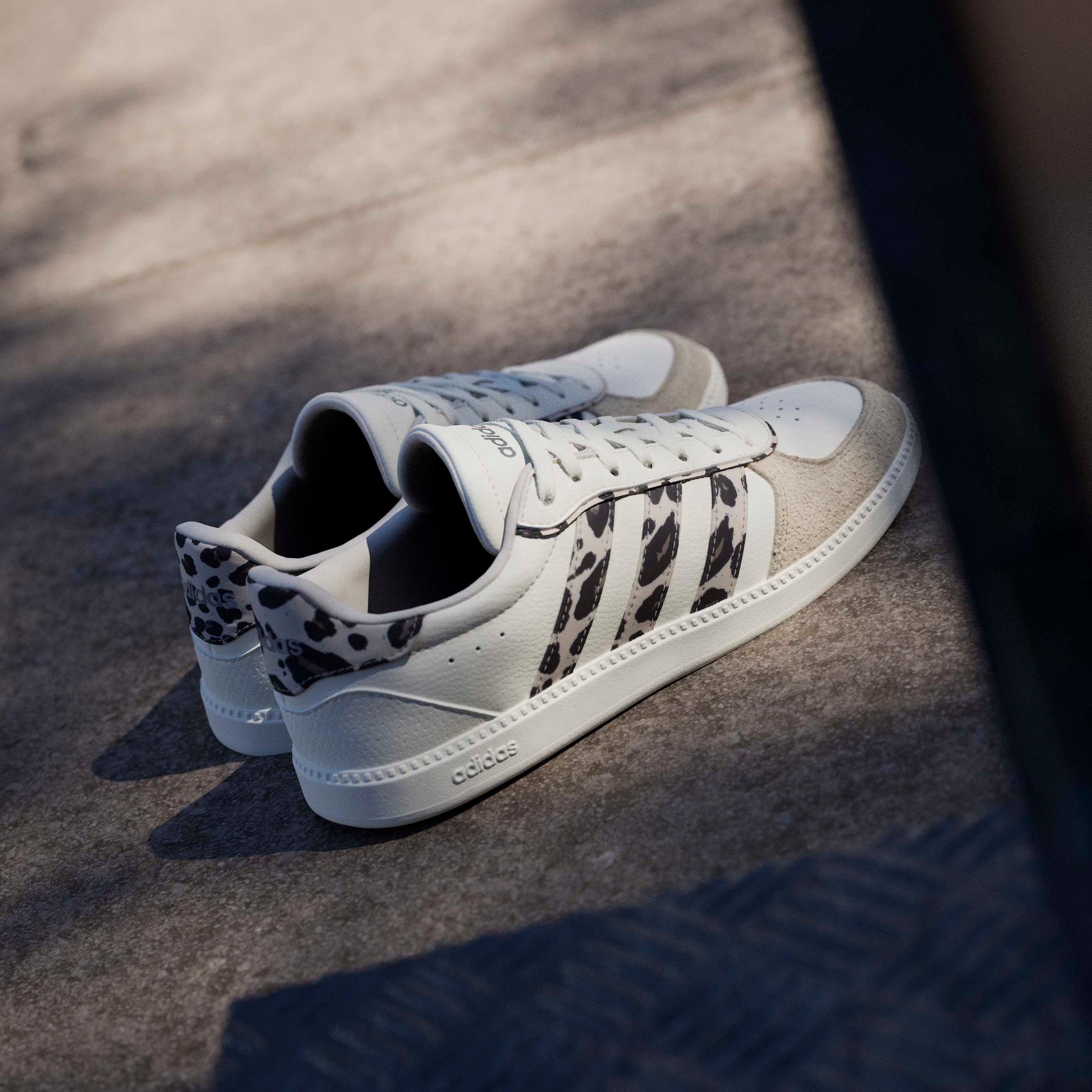 adidas Sportswear Sneaker »BREAKNET SLEEK«  inspiriert vom Design des adidas handball spezial