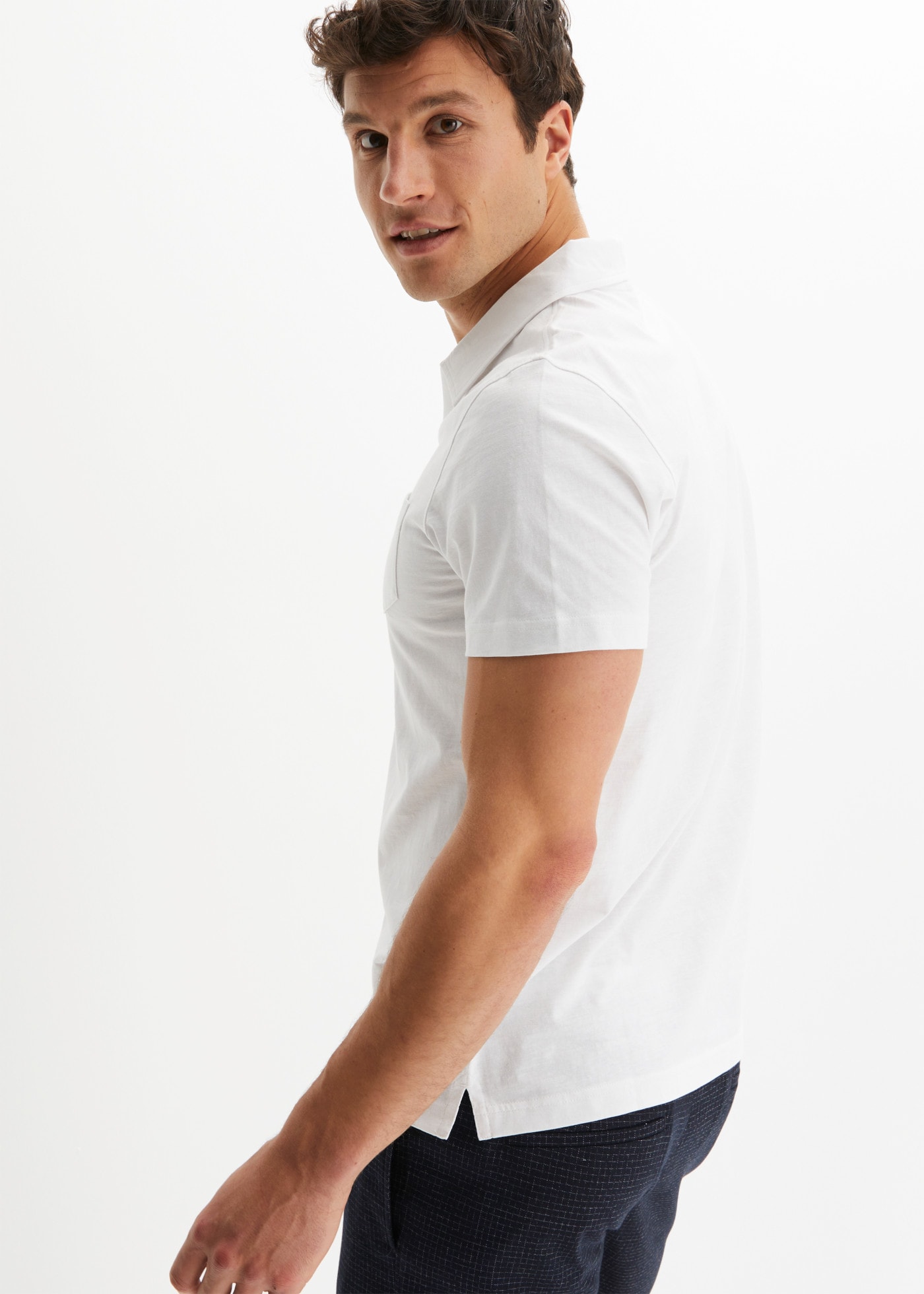 bonprix Poloshirt bequeme Passform, reine Baumwolle, Umlegekragen und Brusttasche