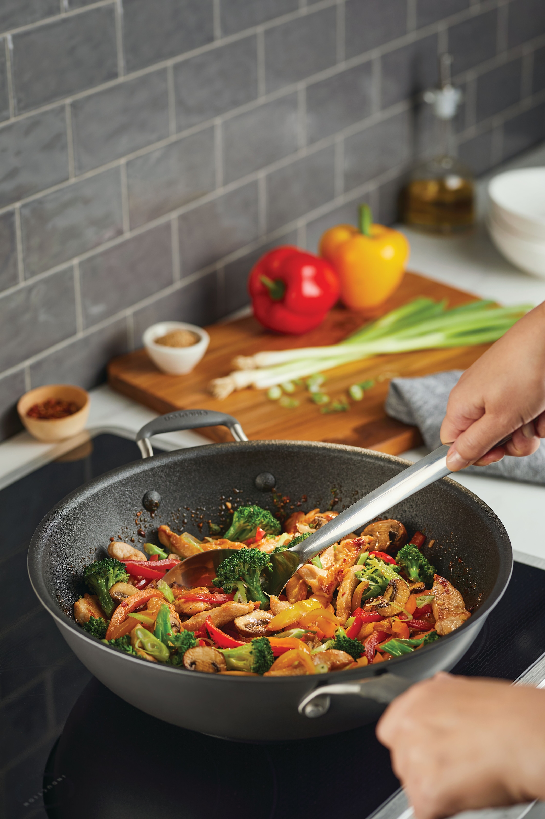 Circulon Wok »Circulon A1 Wokpfanne mit Gegengriff, 34 cm« Edelstahl 1 Stk. tlg. dreilagig beschichtet, kratzfest, spülmaschinenfest