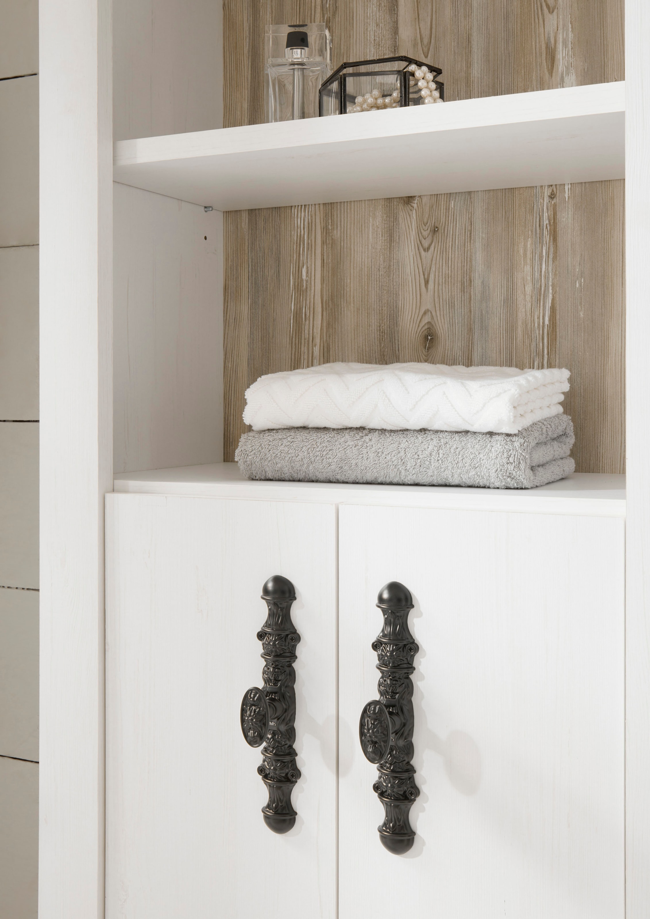 Home affaire Badmöbel-Set »Florenz, Bad im Landhausstil, 5-teiliges Badezimmer«, (5 St.), Waschtisch, Schränke, Wandregal und Spiegel, in Pinie Weiß, Stauraum