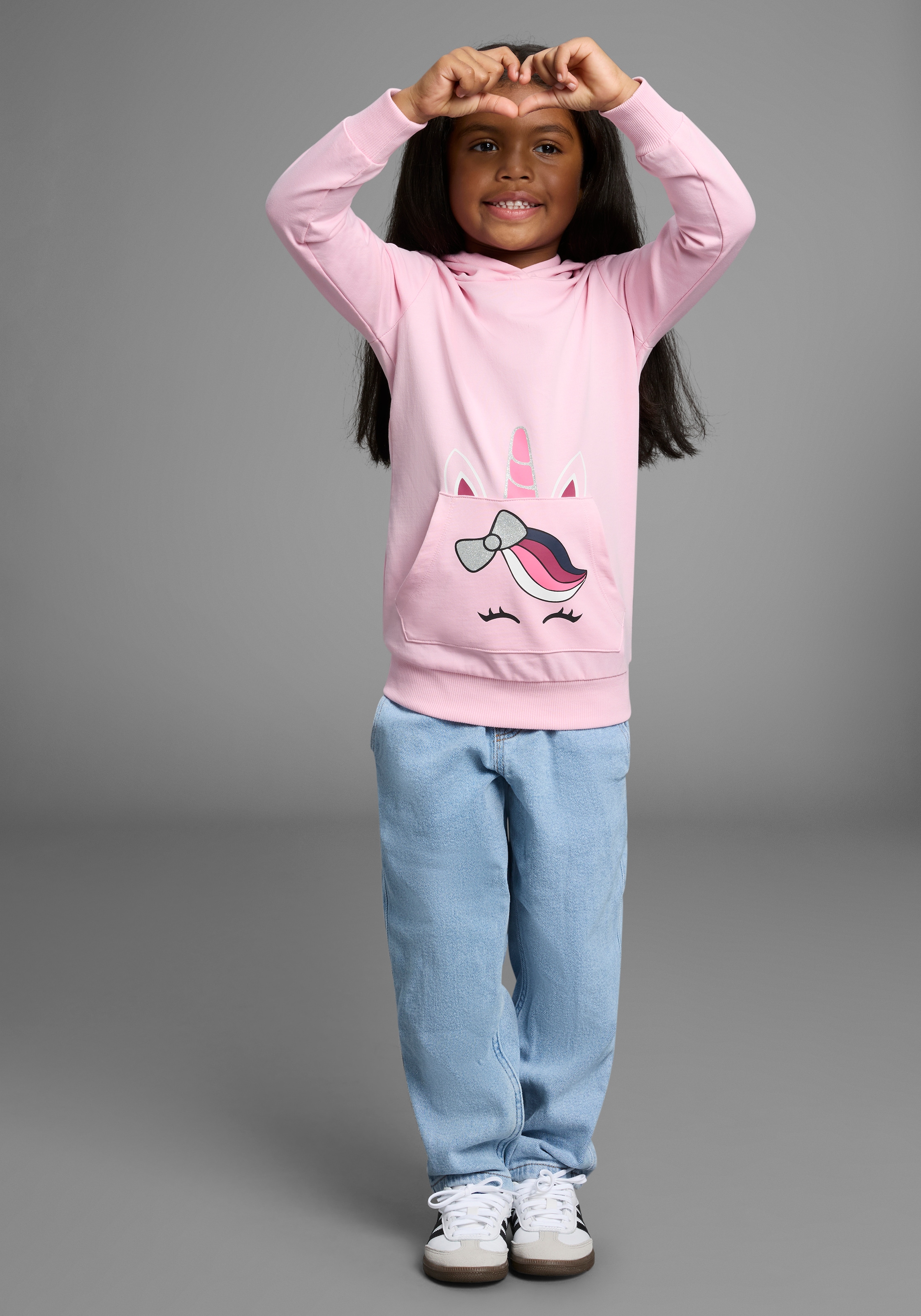 KIDSWORLD Kapuzensweatshirt », Longsweatshirt mit niedlichem Einhorn«, Langarm, Basic-Passform, bedruckt, mit Kapuze, aus Baumwolle