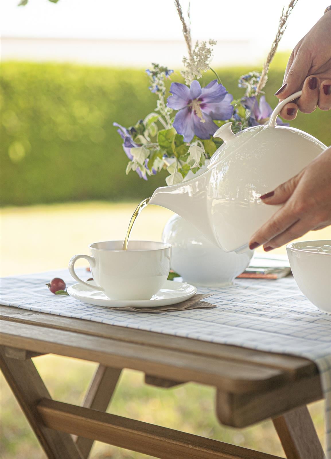 Goebel Teekanne »Teekanne mit Stövchen TableWare 1,2 l weiß« 1 Stk. tlg. Handwäsche wird empfohlen
