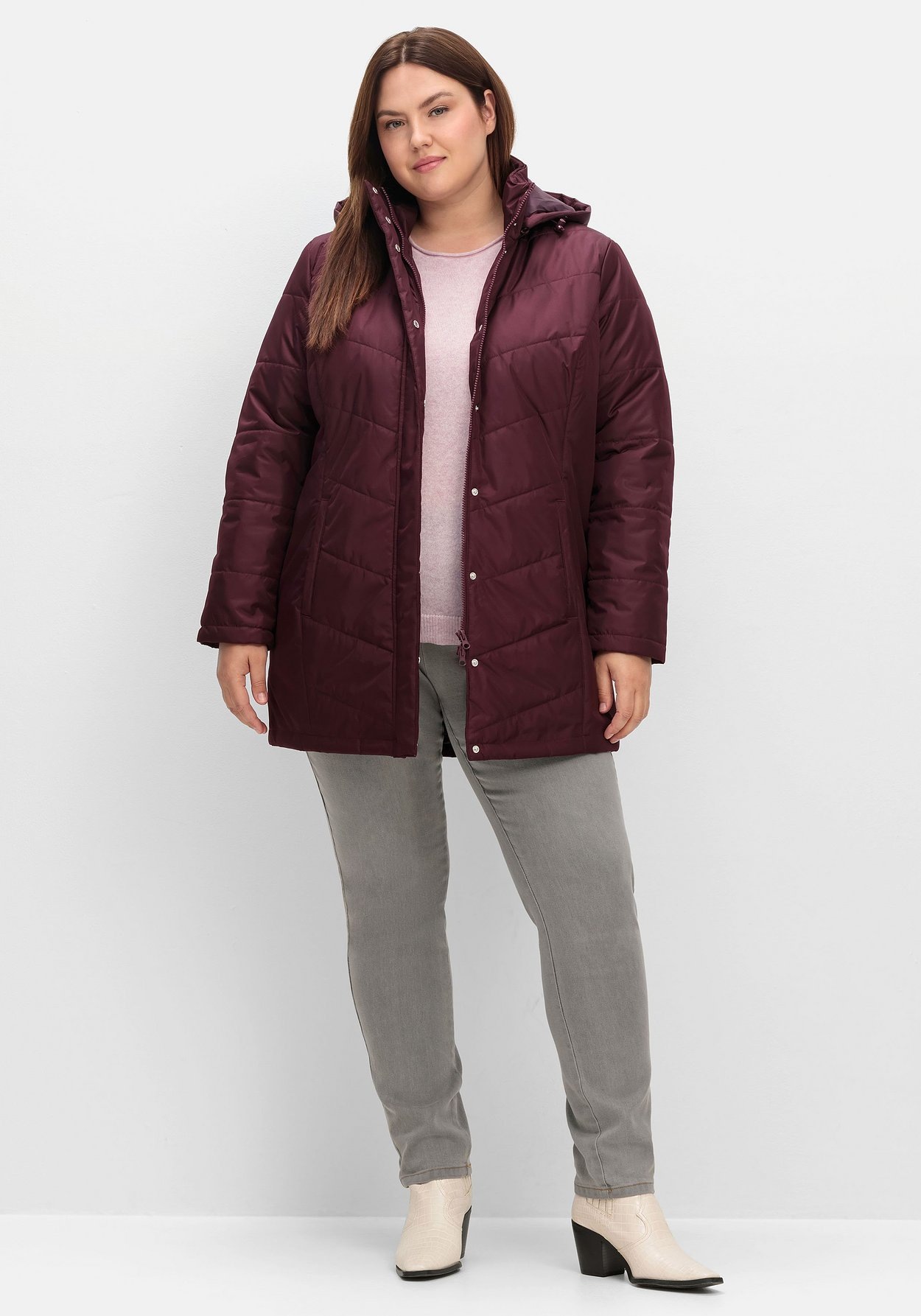 Sheego Steppjacke »Steppjacke mit abnehmbarer Kapuze und wärmender Wattierung«