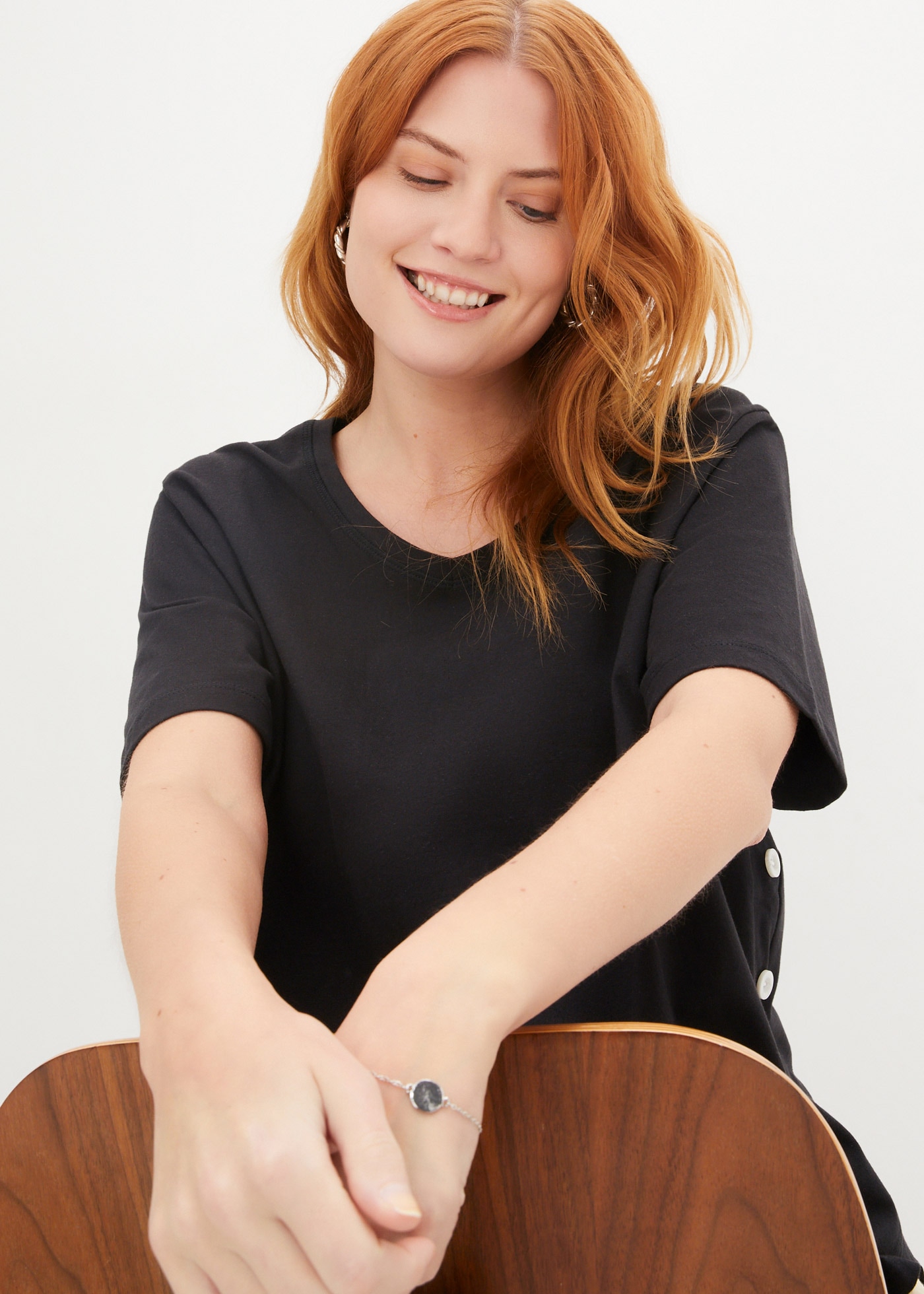 bonprix T-Shirt Oversize-Passform, Halbarm, mit tollem Knopfdetail