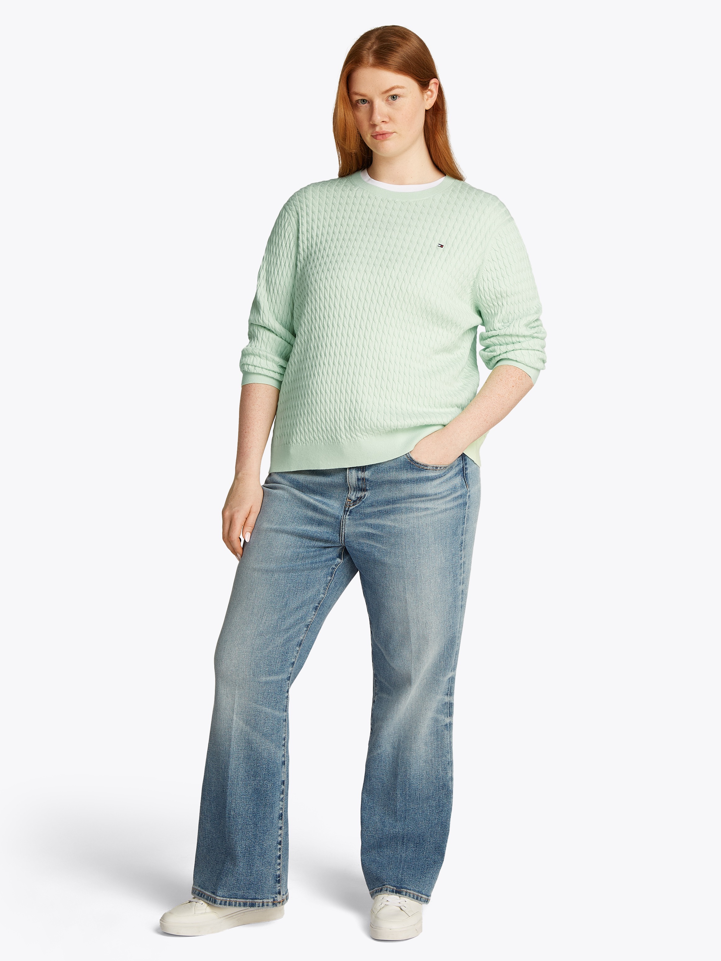 Tommy Hilfiger Curve Rundhalspullover »CRV CO CABLE C-NK LS SWEATER«, in Großen Größen, Zopfmuster, Logostickerei