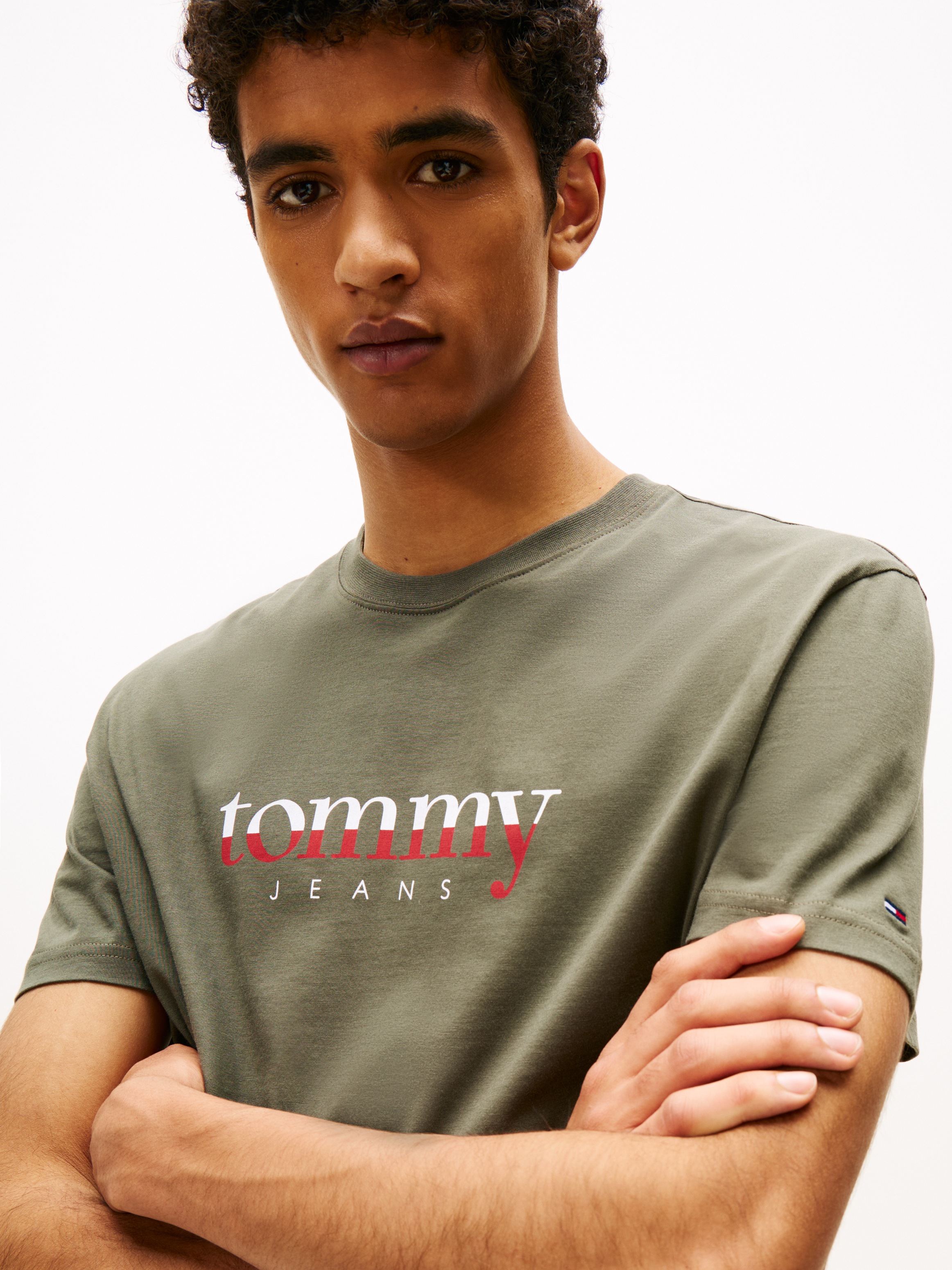 Tommy Jeans T-Shirt »aus Jersey mit Logo«