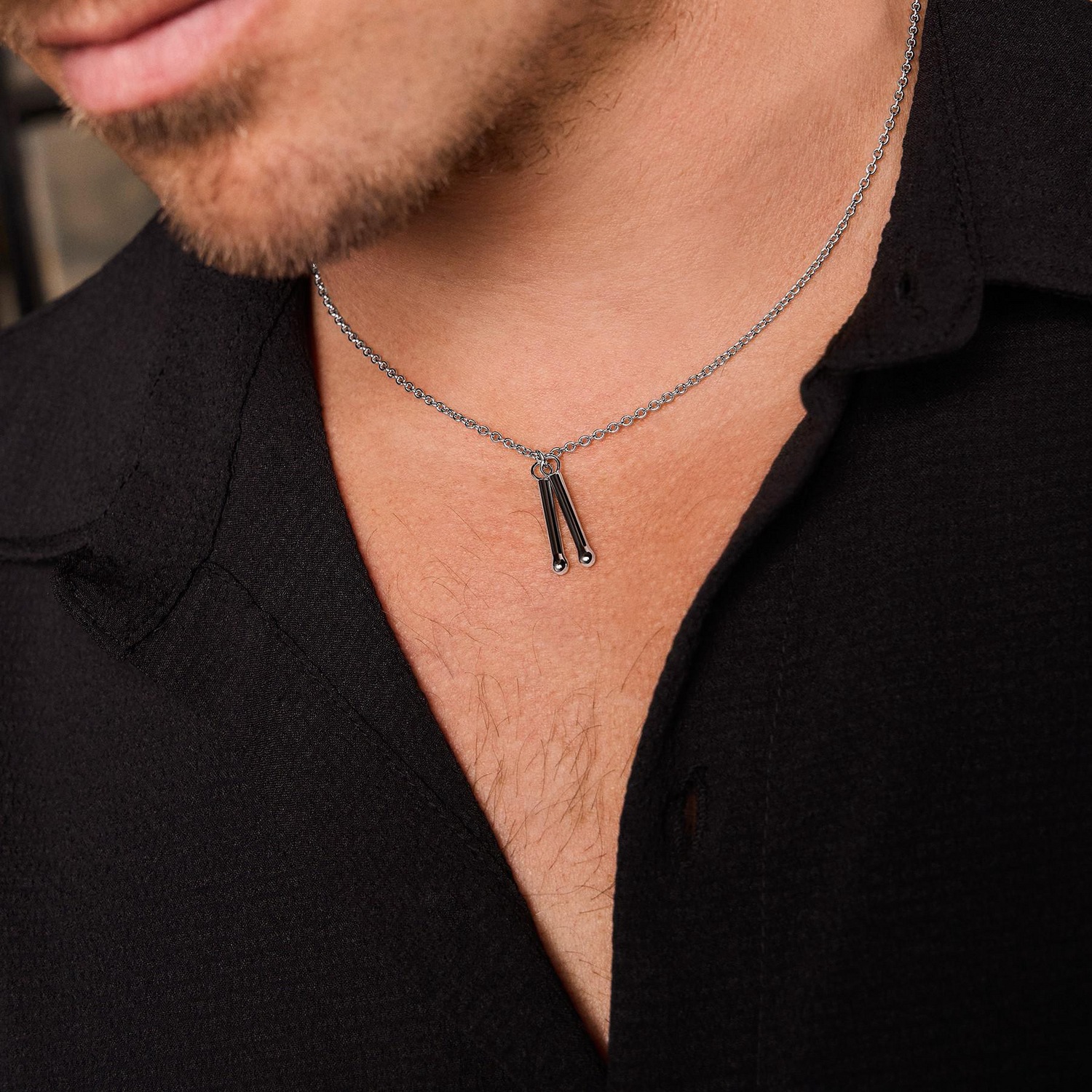 Amor Kette mit Anhänger »Scorpions by Amor, Schlagzeugstöcke/Drumssticks Design«