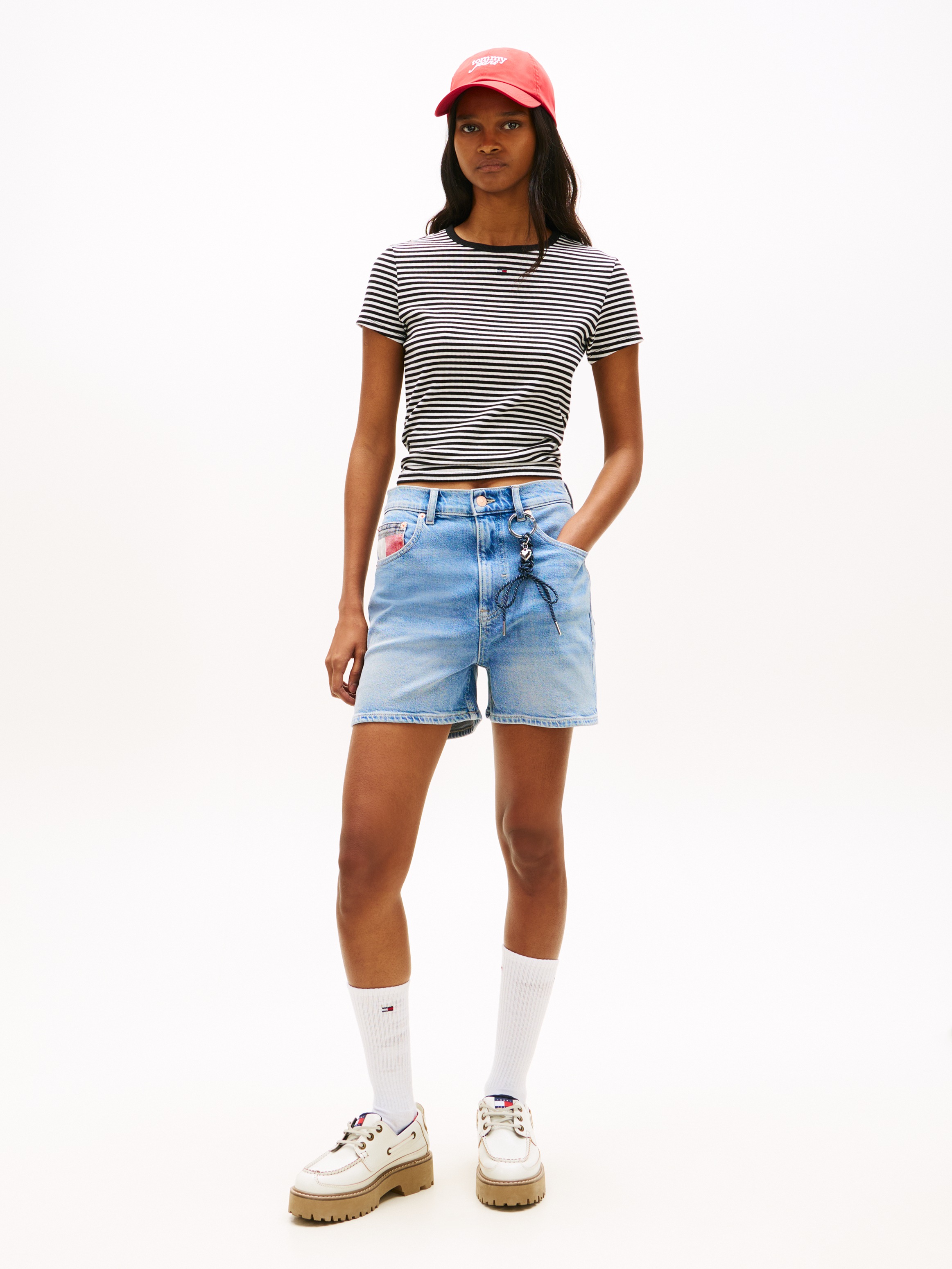 Tommy Jeans Jeansshorts »MOM SHORT RWB BJ8131« Straight Fit, Baumwoll-Mix mit Stretch