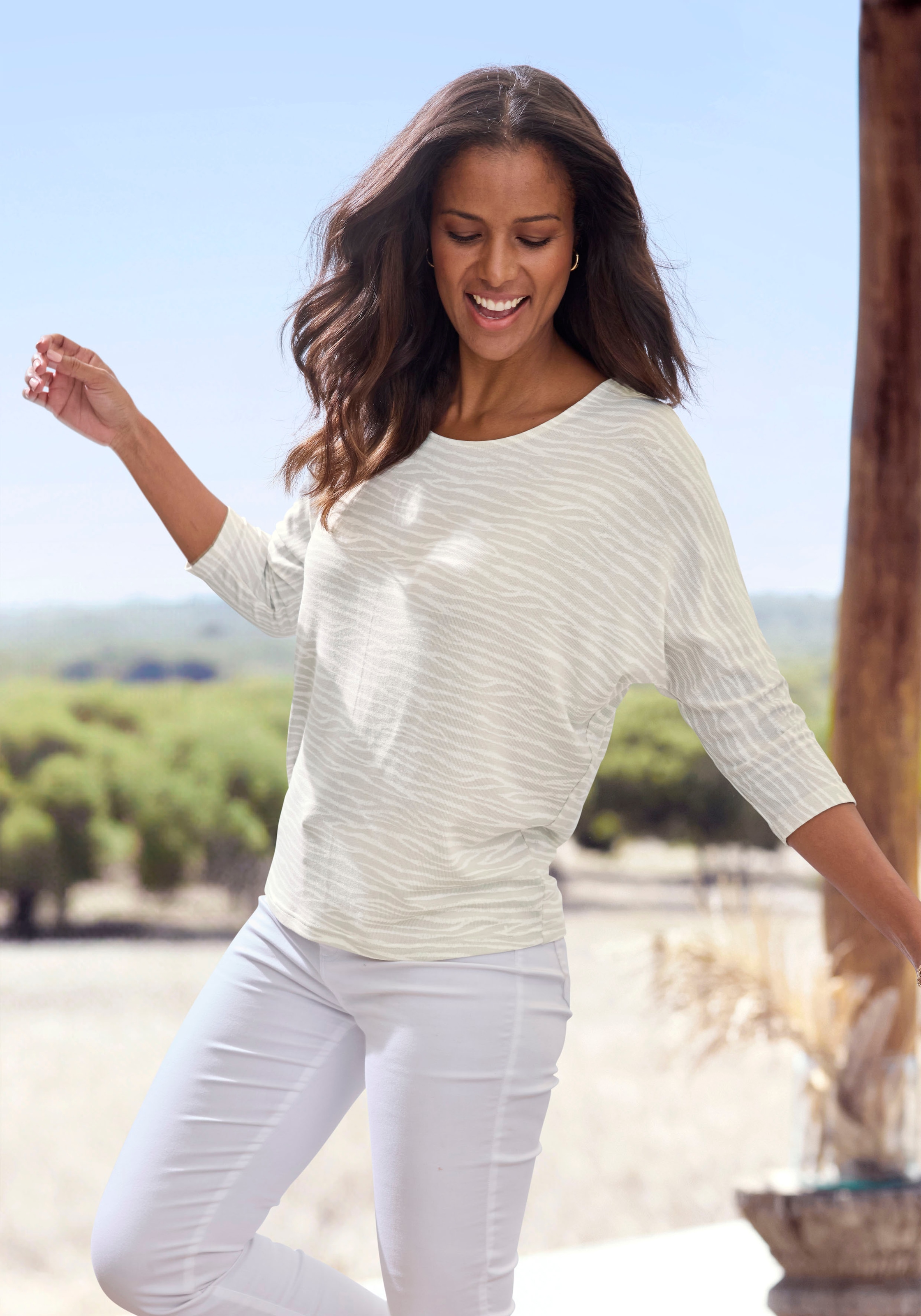LASCANA 3/4-Arm-Shirt »mit modischem Zebra-Muster« aus weichem Viskose-Strick