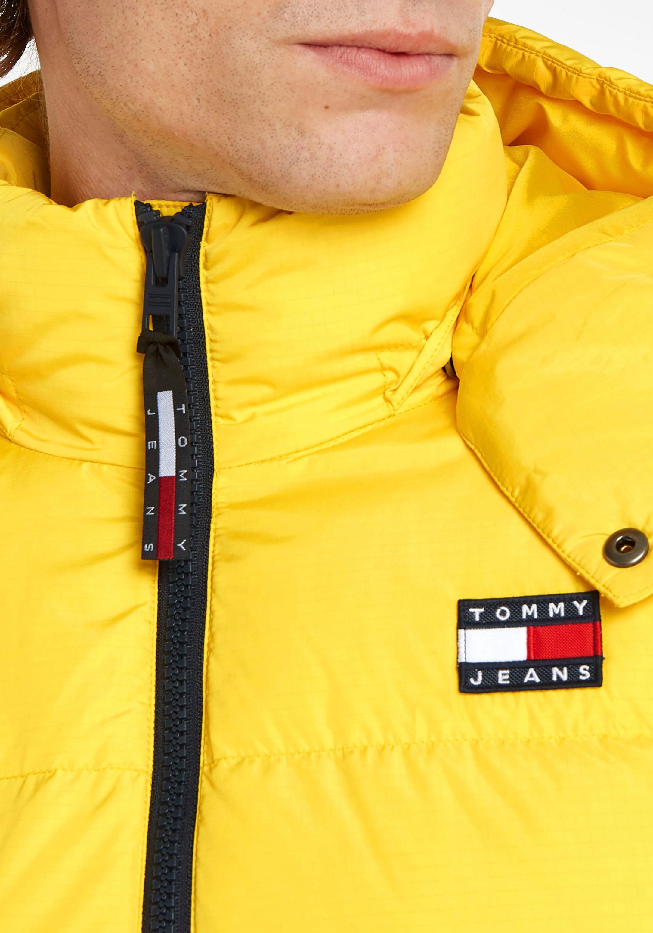 Tommy Jeans Steppjacke »TJM ALASKA PUFFER«, mit Kapuze, mit Markenlabel