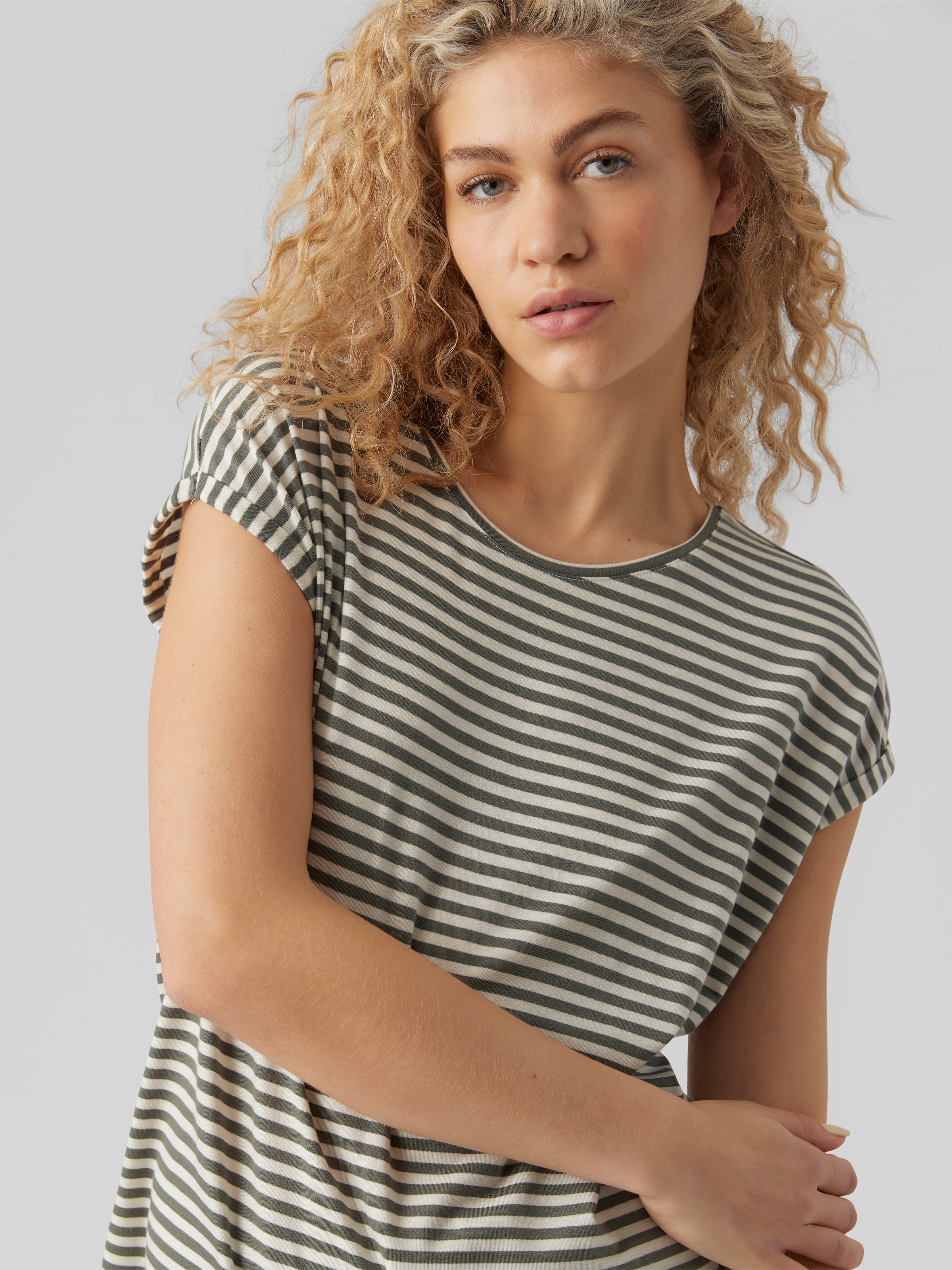 Vero Moda Rundhalsshirt »VMAVA PLAIN SS TOP STRIPE GA JRS NOOS« Materialmix, regular fit