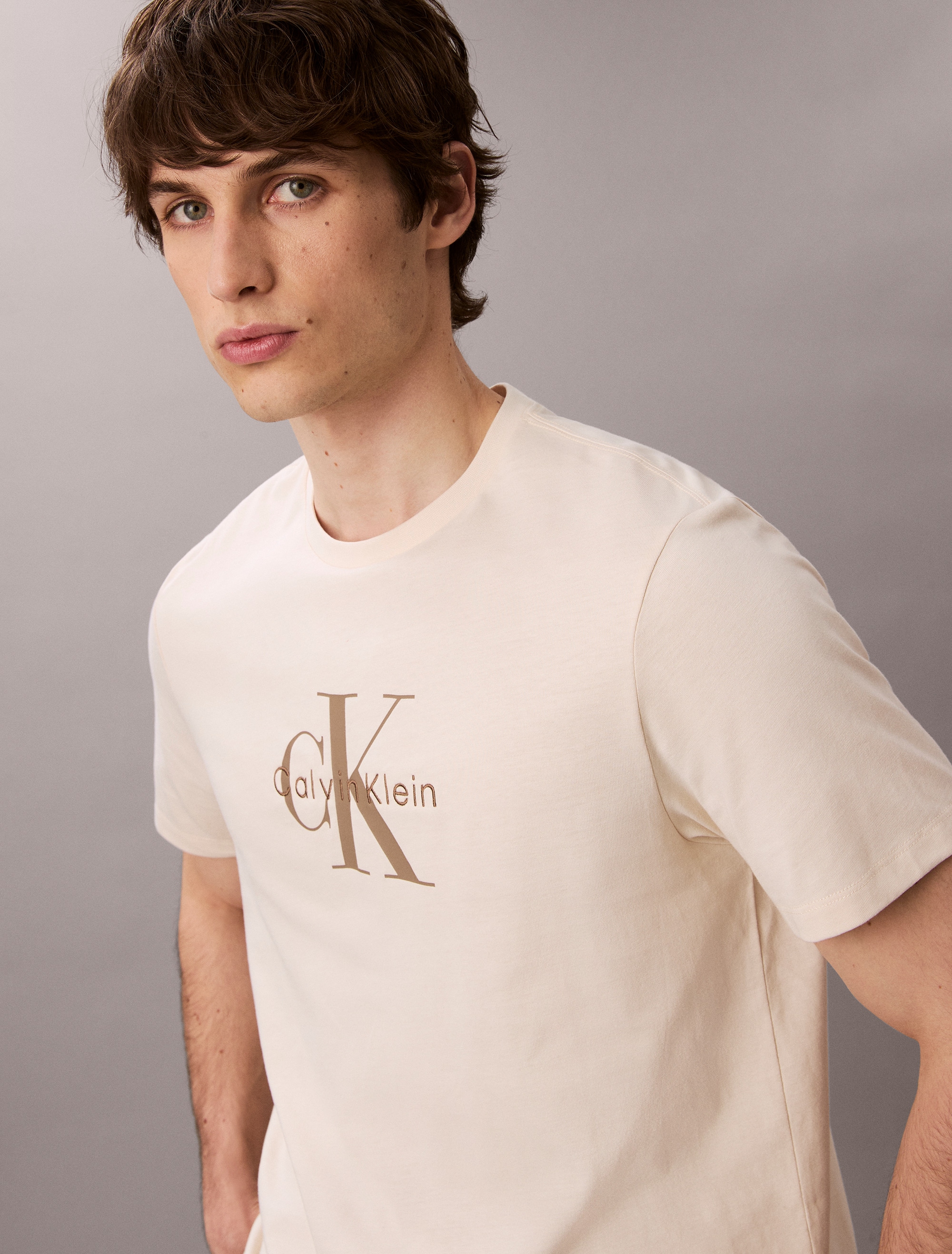 Calvin Klein Jeans T-Shirt »SS Hero Monologo Tee 20s«, Mit Rundhalsausschnitt, regular fit