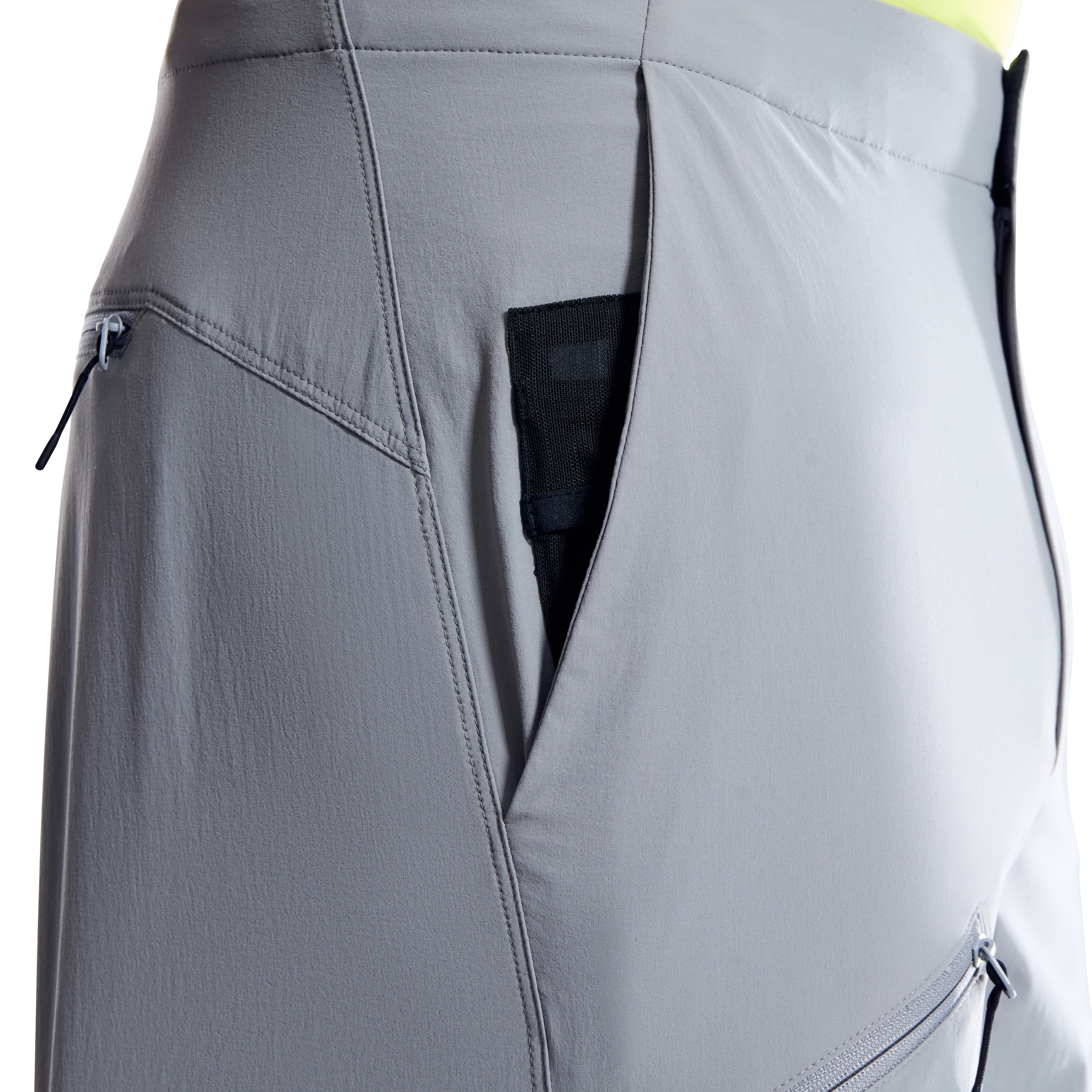 Berghaus Funktionsshorts »CALDBECK SHORT AM«  elastisches Material, leichtes Obermaterial, atmungsaktives Futter