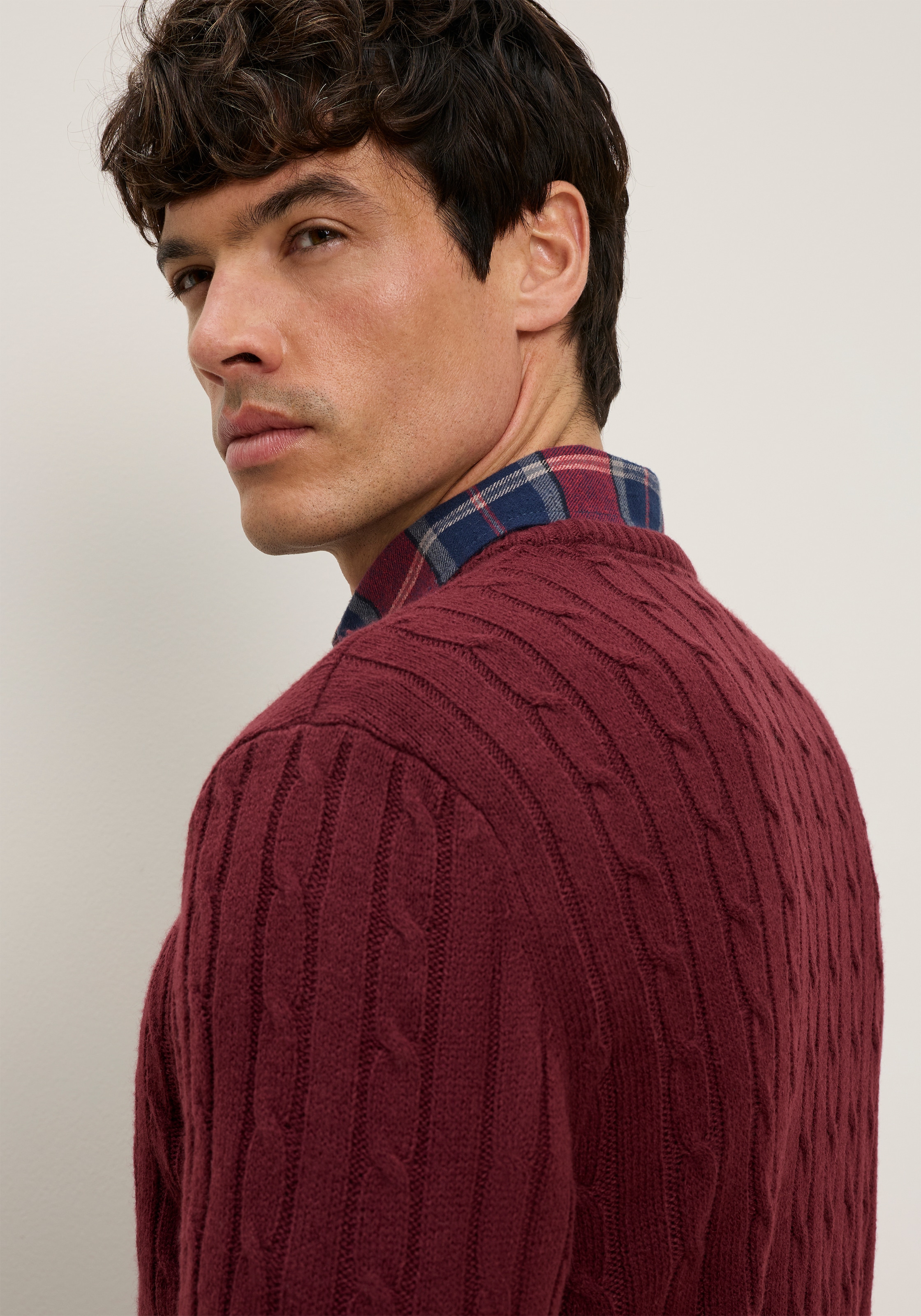 Man's World Rundhalspullover »Neue Kollektion! Highlight allover Zopfmuster!« weicher Griff, Perfekt für die kältere Jahreszeit