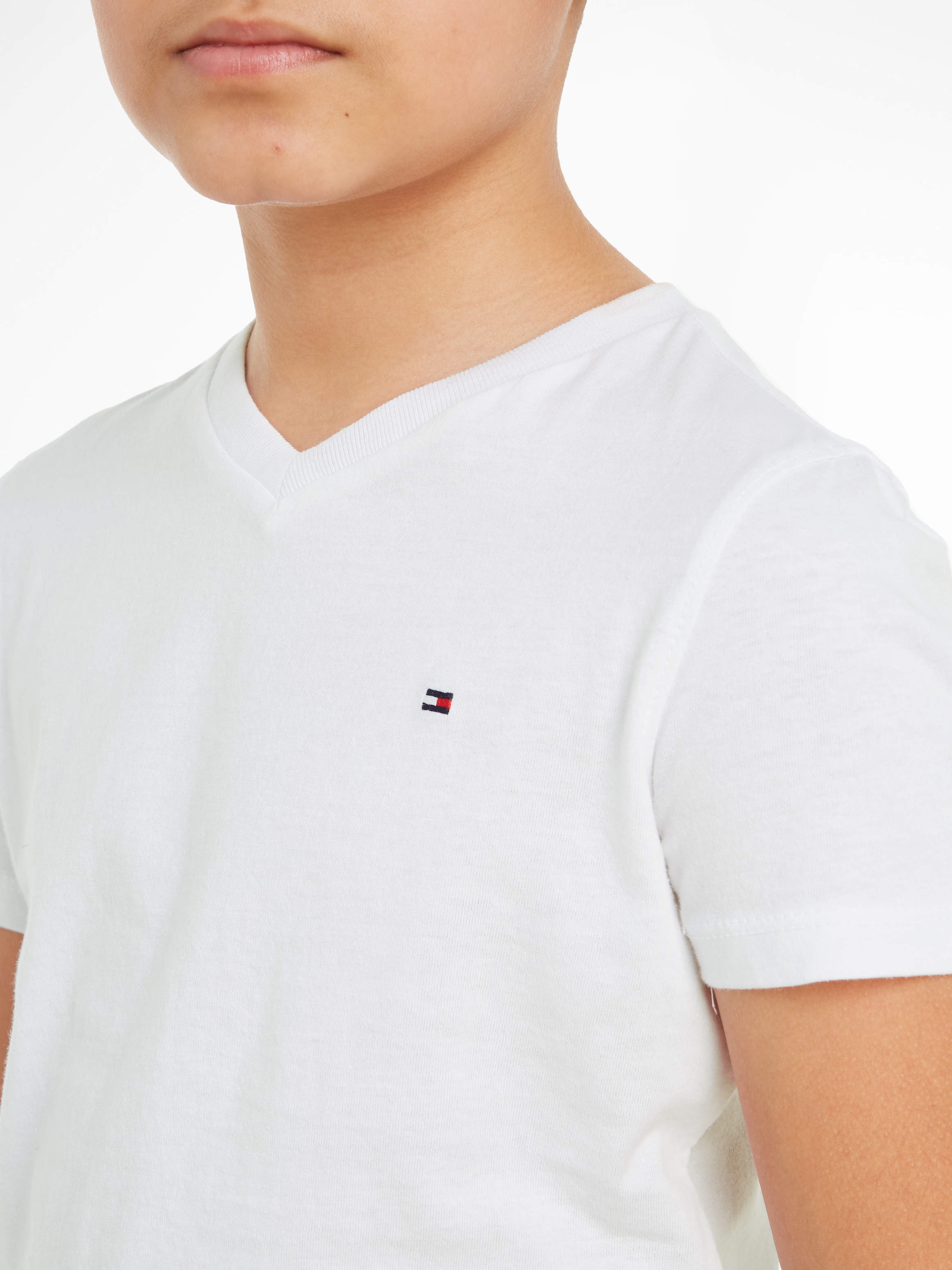 Tommy Hilfiger V-Shirt Tommy bei OTTO »BOYS kaufen S/S«, Hilfiger VN BASIC Logo- Flag mit KNIT