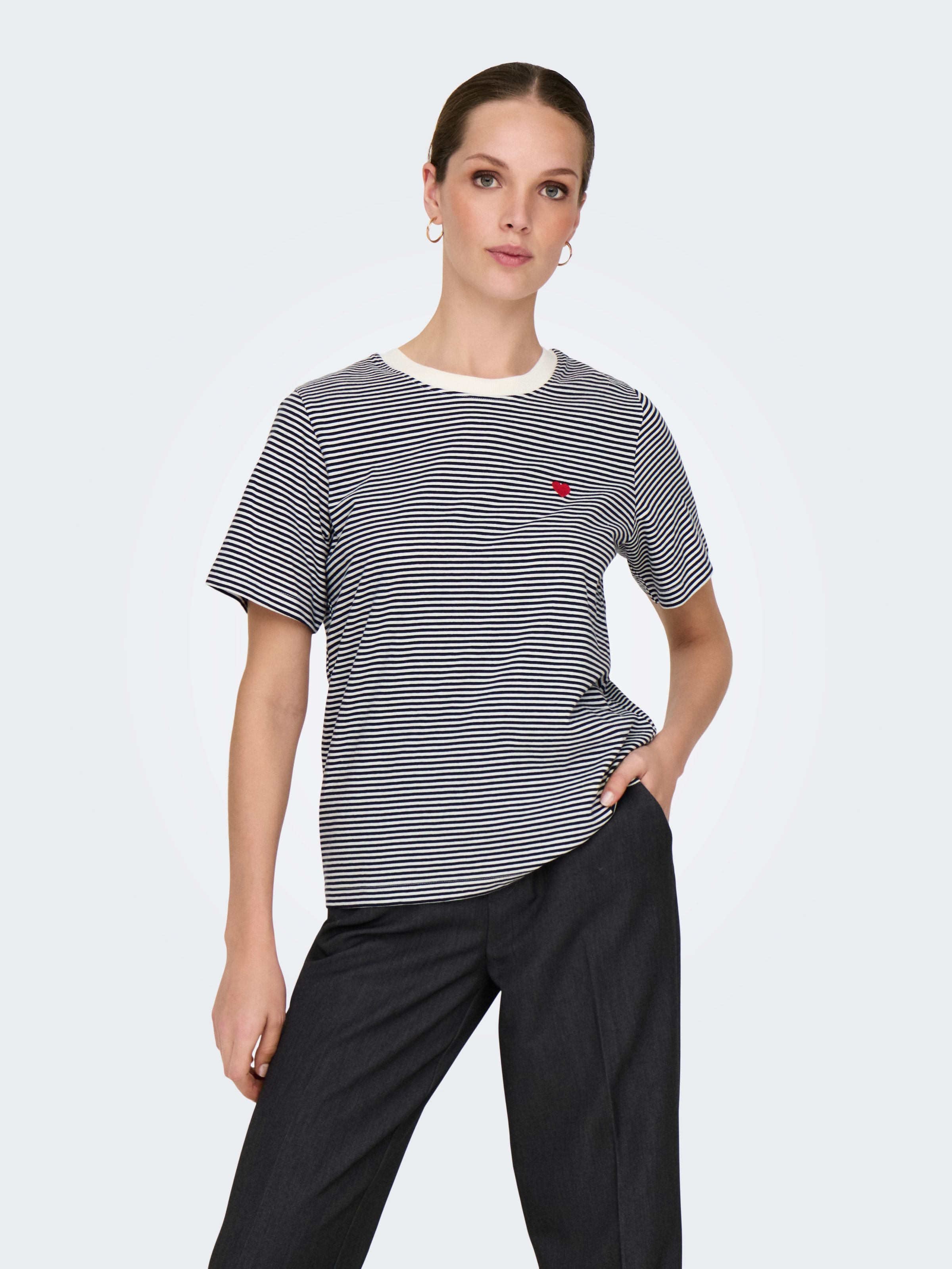 JDY »JDYPISA S/S PRINT TOP JRS NOOS« mit Herz Stickerei