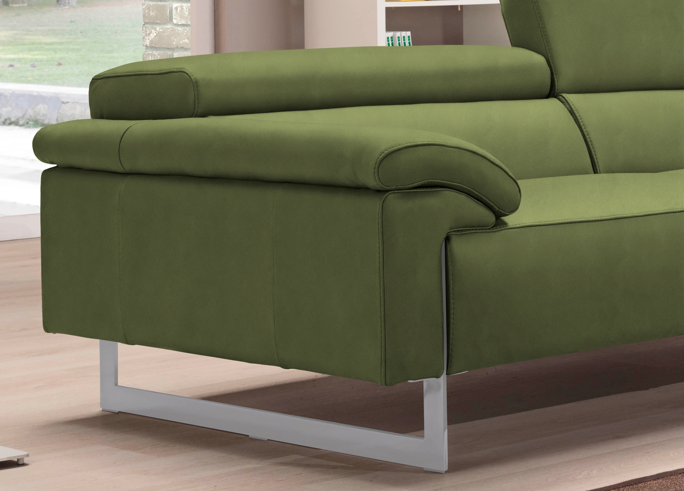 Egoitaliano 2,5-Sitzer »Malika, Designsofa mit hohem Sitzkomfort, edel und bequem«, inkl. Kopfteilverstellung und chromfarbenen Metallfüßen