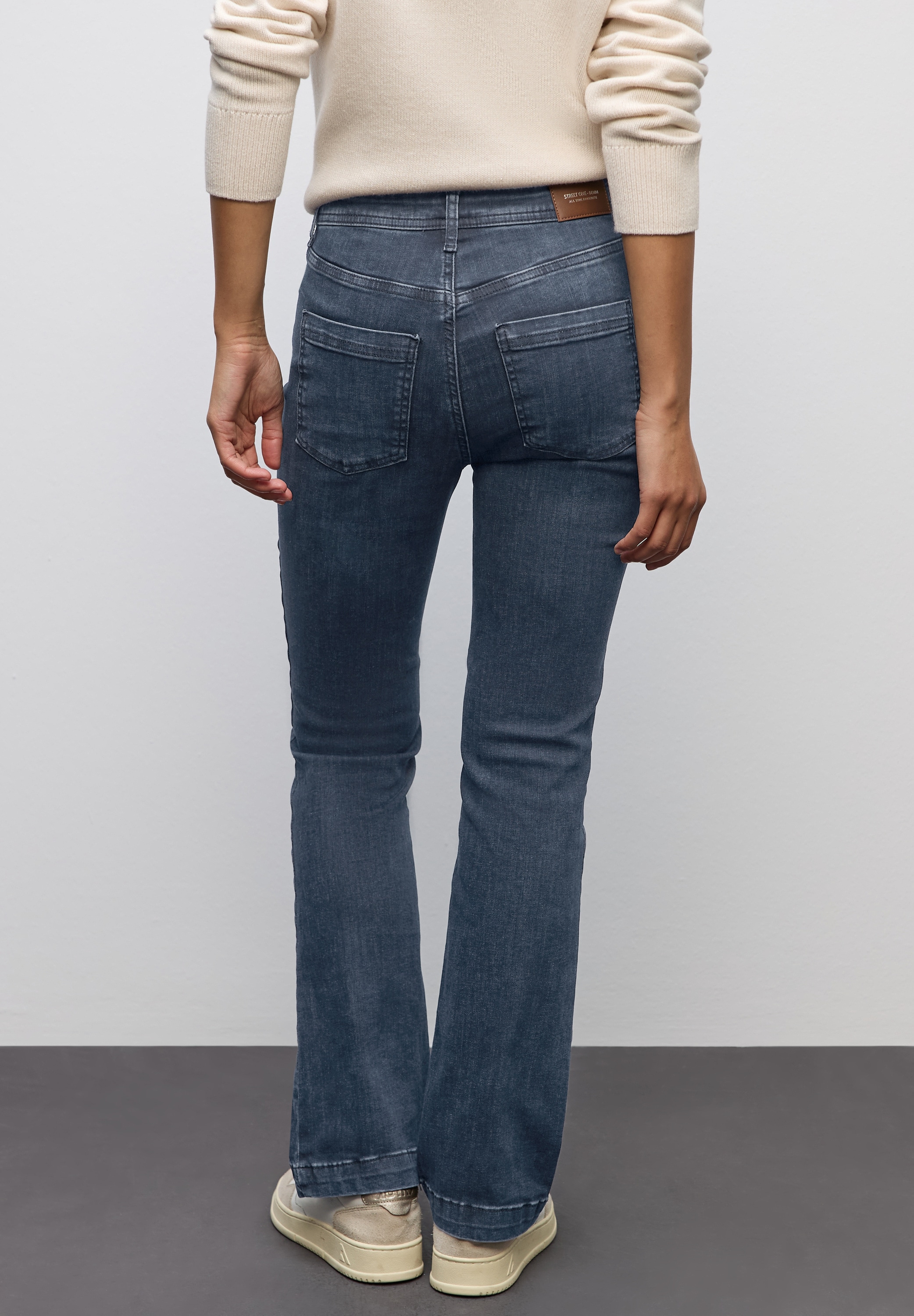 STREET ONE Slim-fit-Jeans »QR Style Bootcut« im 5-Pocket-Style und mit Stretch