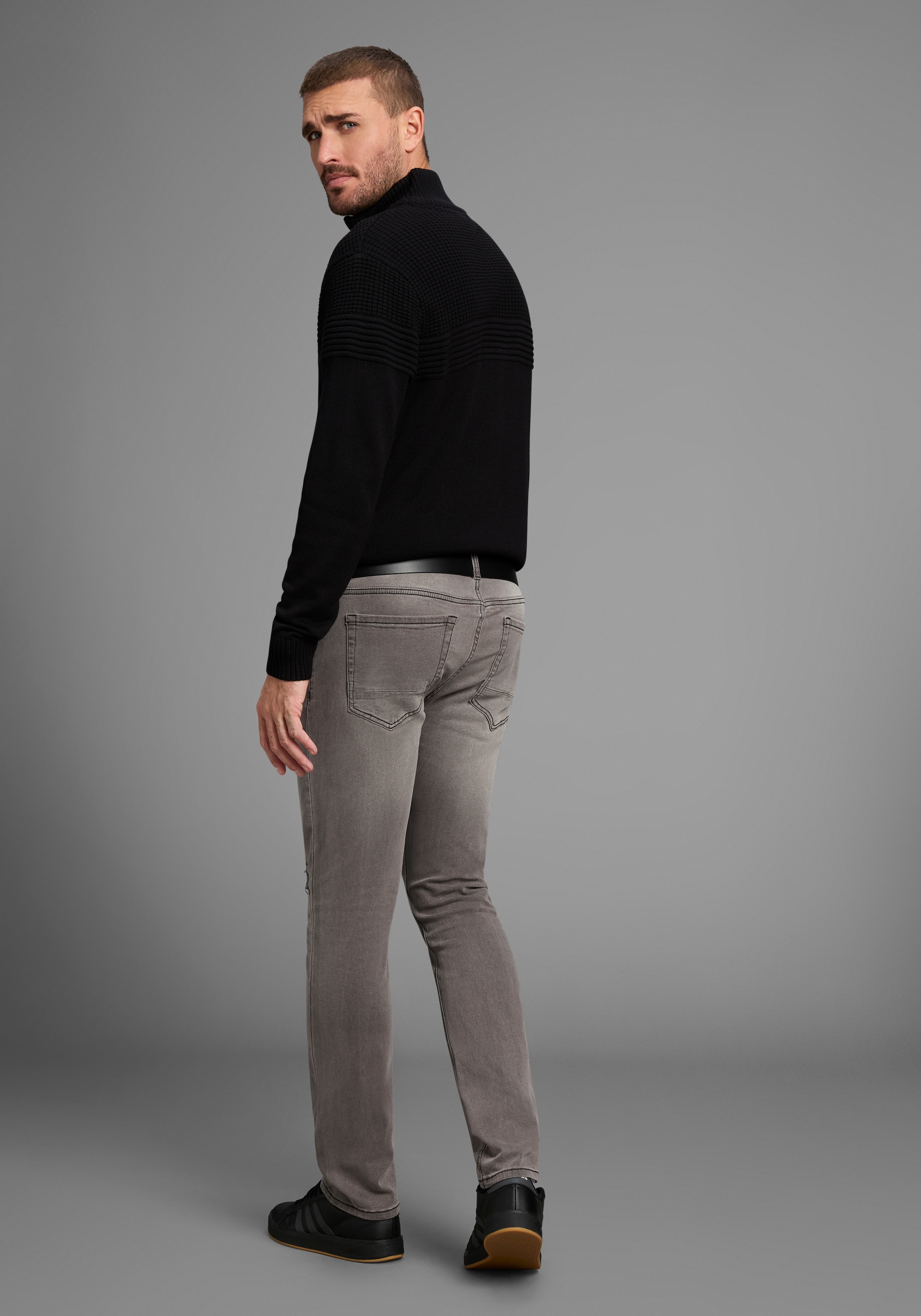 Bruno Banani Straight-Jeans »Hutch«, gerade Beinform, teilweise mit modischen Destroyed-Effekten